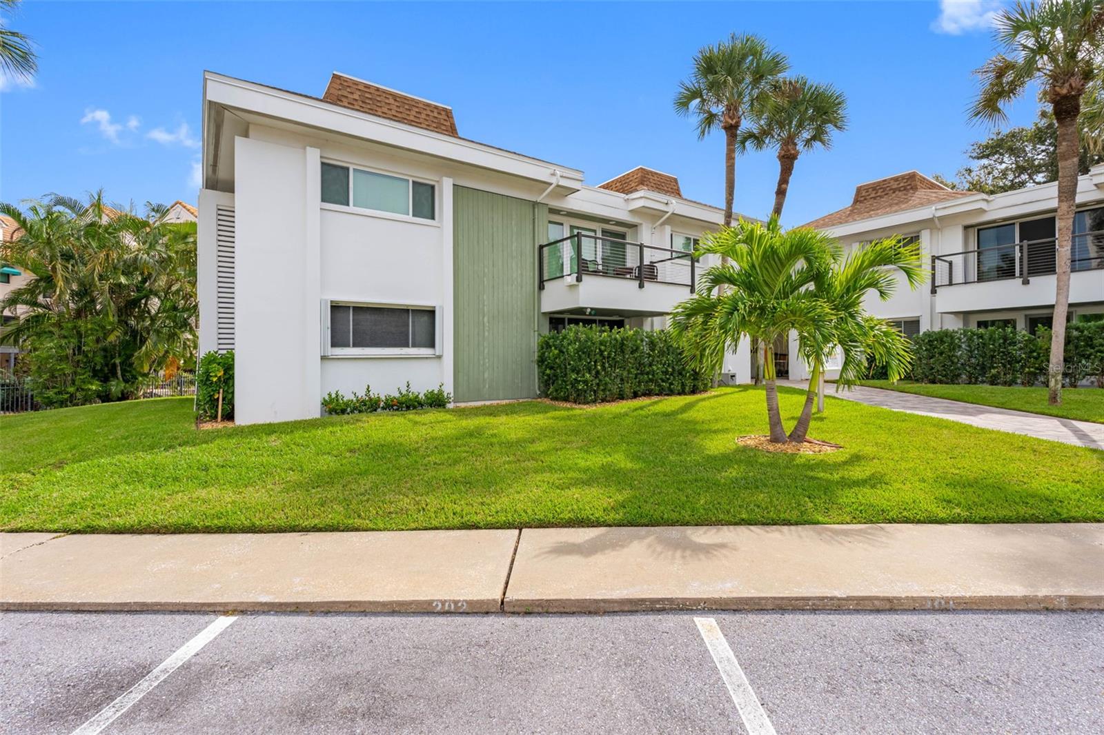 Image 31 of 51 For 311 Island Way 104