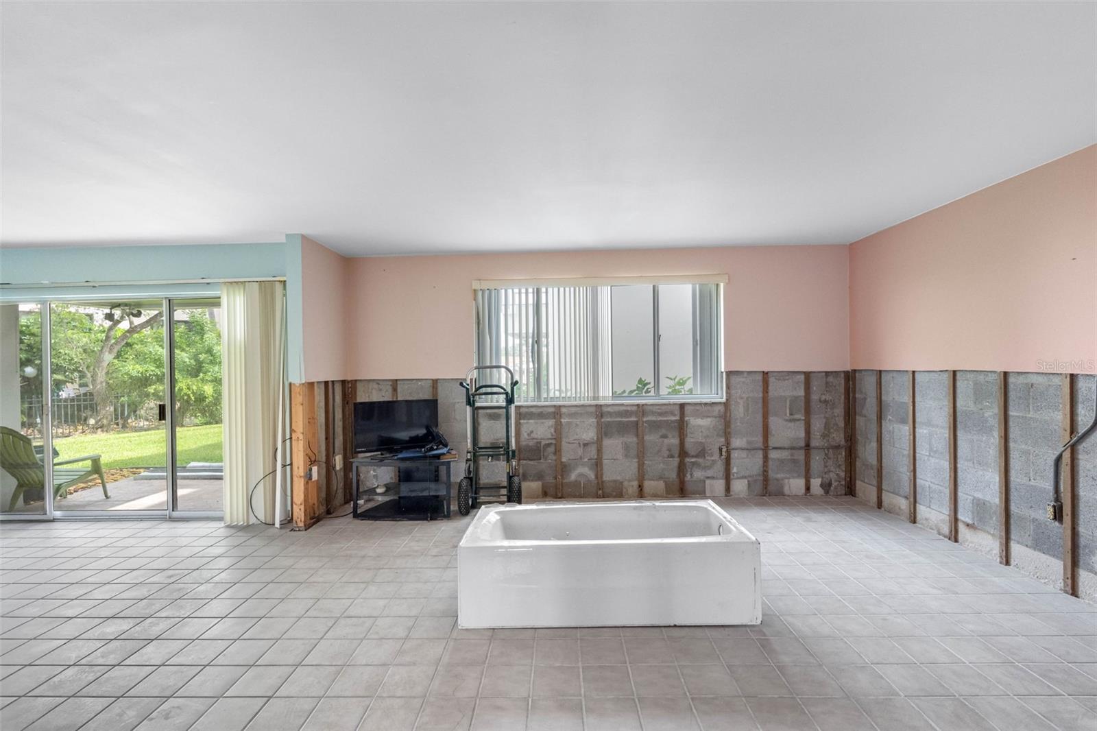 Image 4 of 51 For 311 Island Way 104