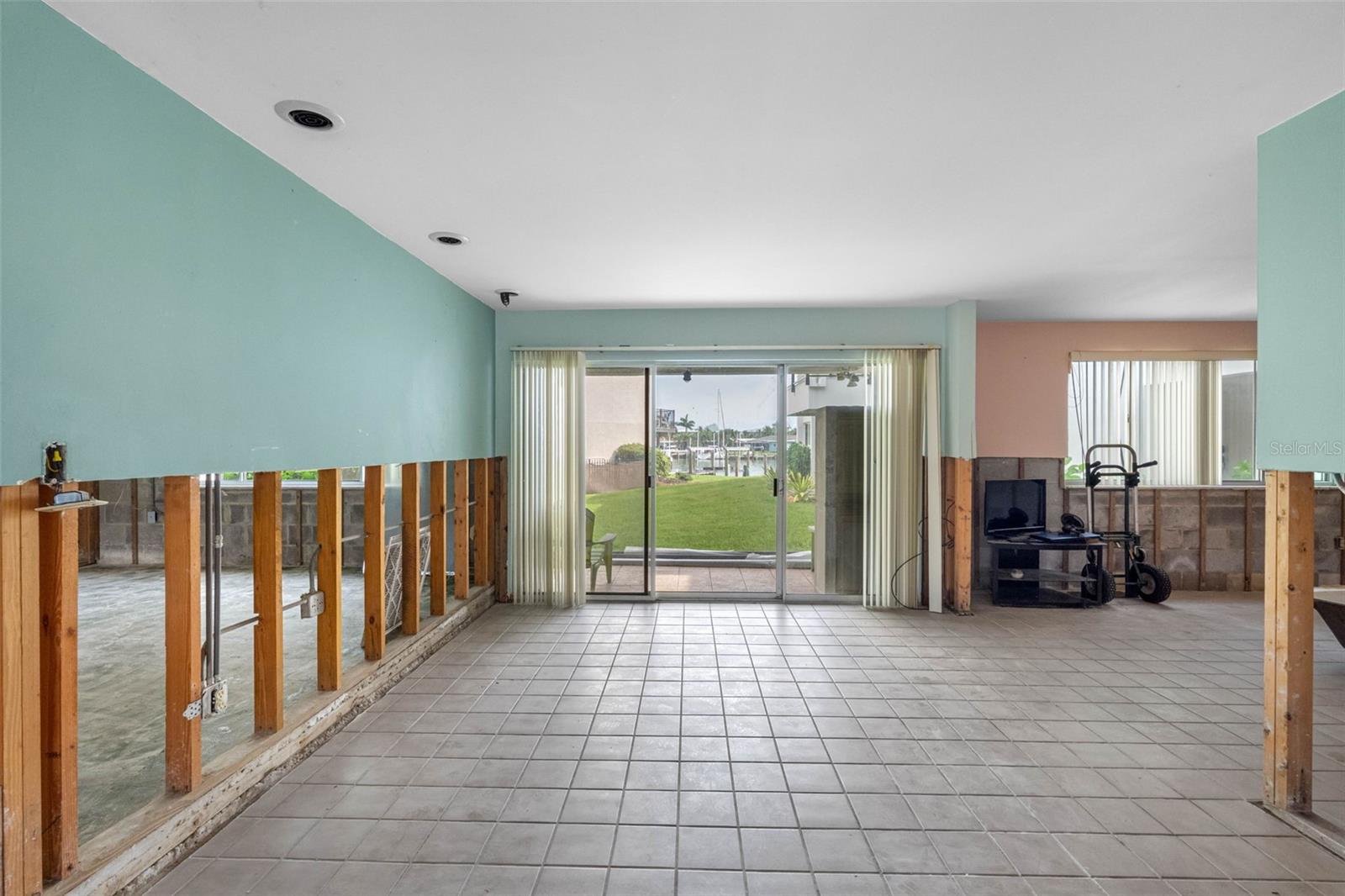 Image 6 of 51 For 311 Island Way 104