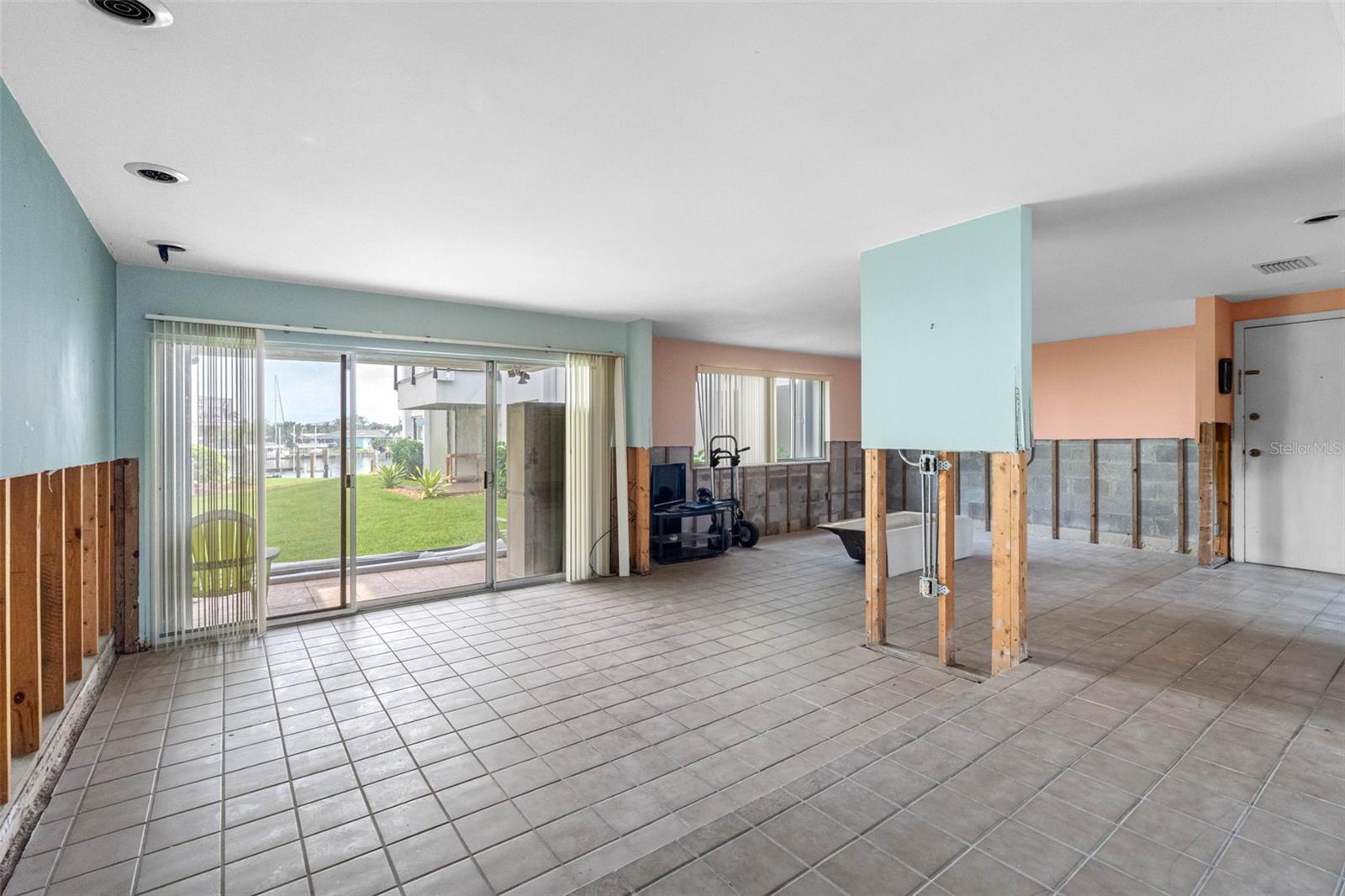 Image 7 of 51 For 311 Island Way 104