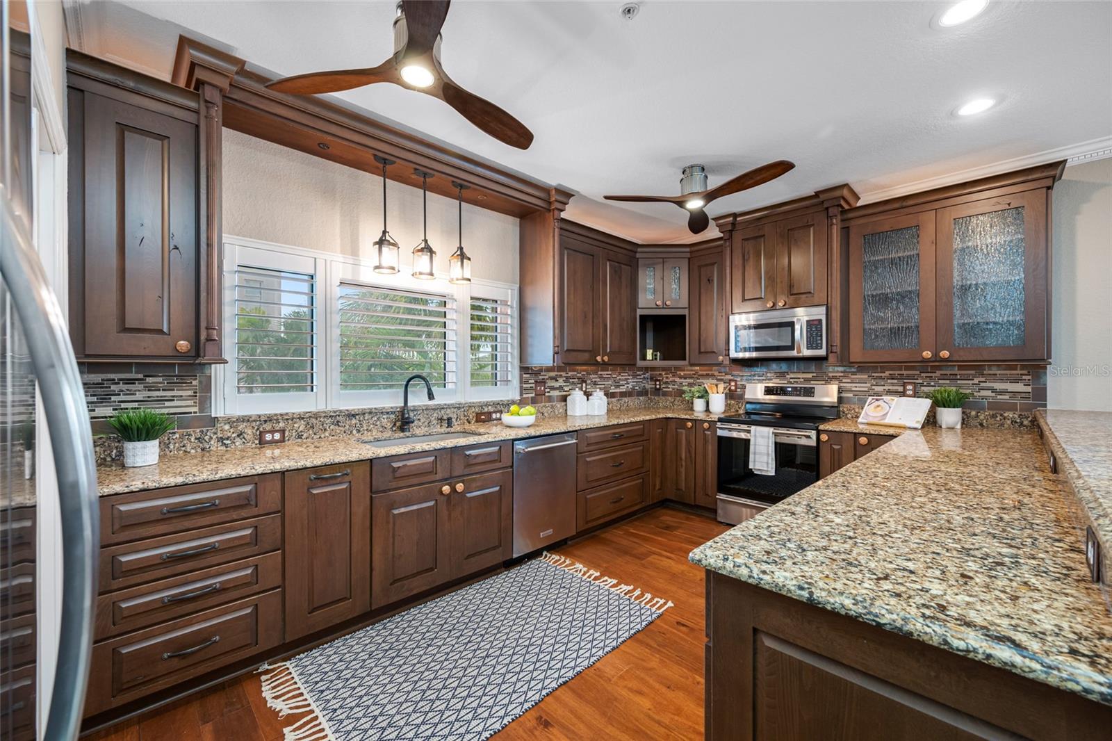 Image 23 of 41 For 8575 Sunset Court