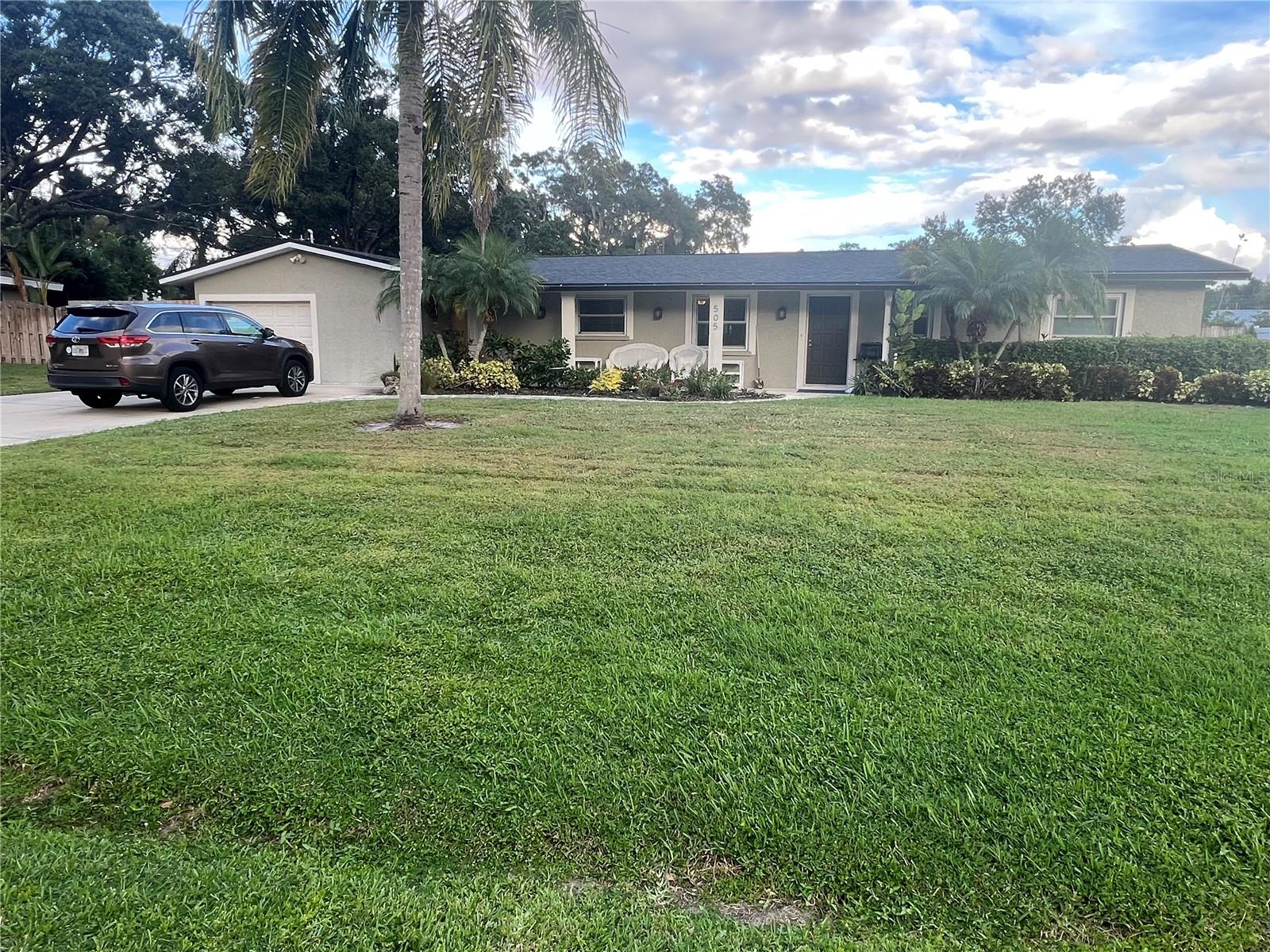 Listing Details for 505 Lake Drive, SARASOTA, FL 34232