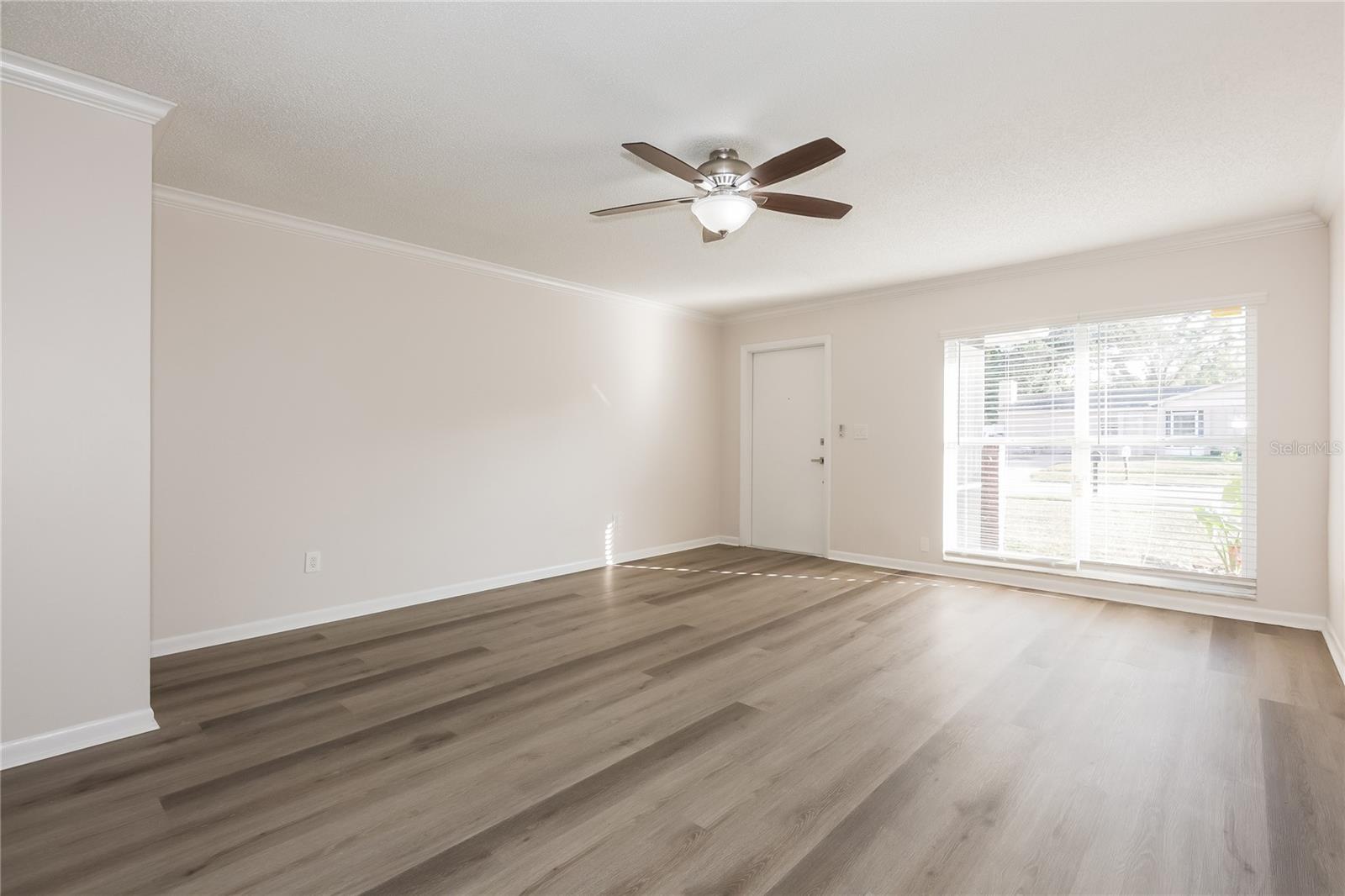 Image 3 of 15 For 2216 Valleybrook Avenue