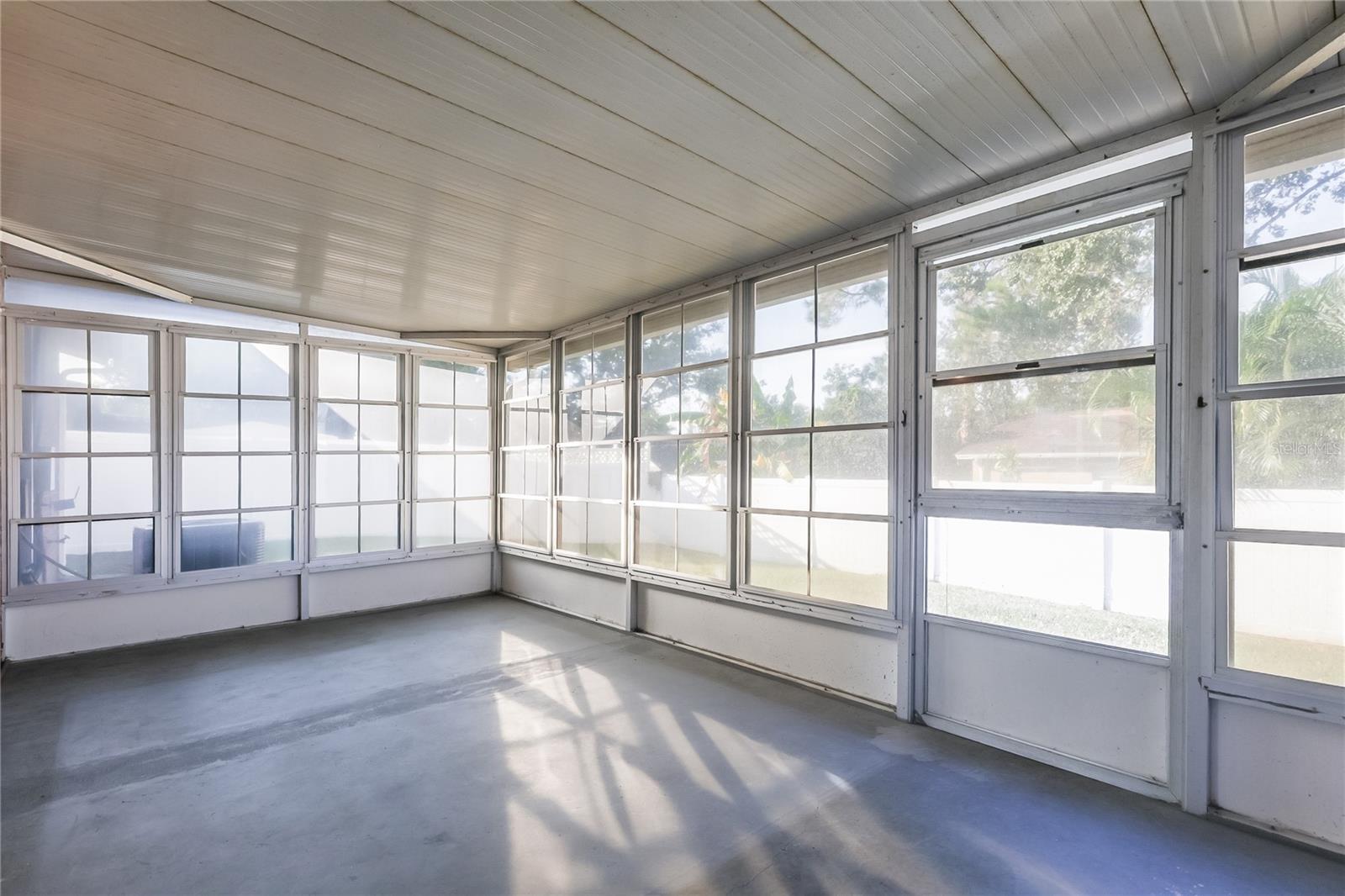 Image 9 of 15 For 2216 Valleybrook Avenue