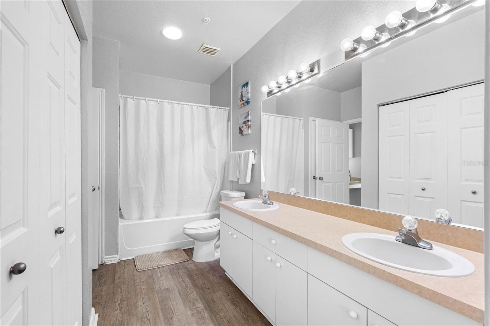 Image 32 of 63 For 4343 Bayside Village Drive 104