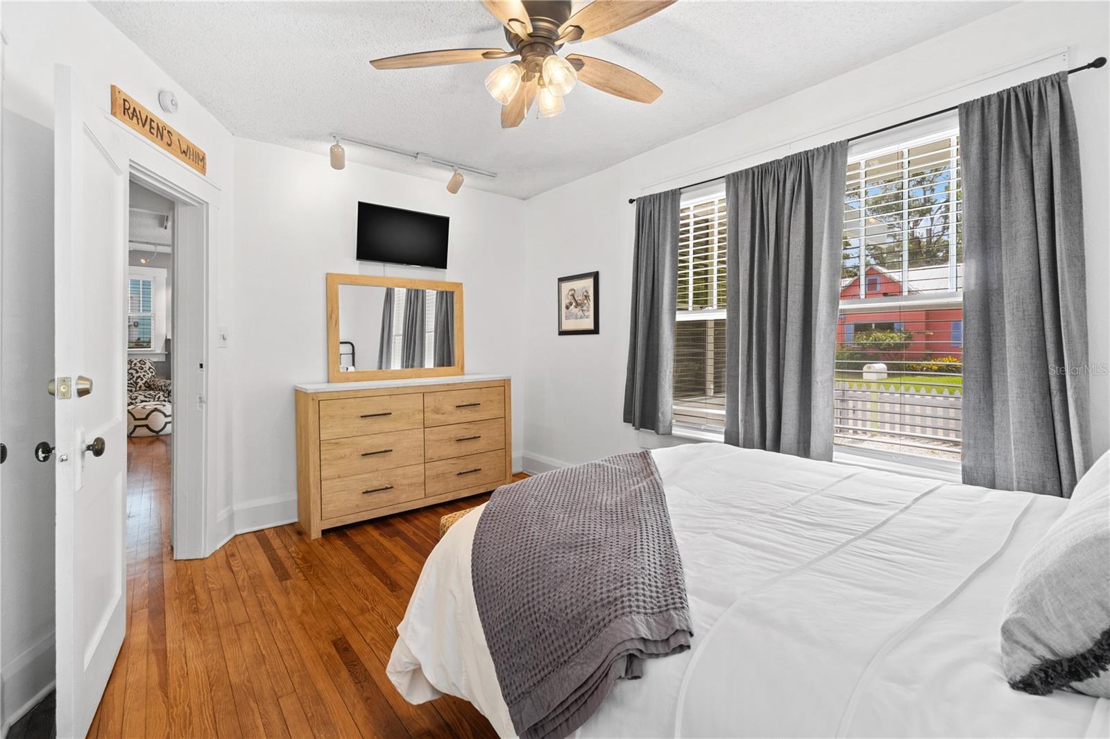 Image 15 of 40 For 1006 11th Avenue W