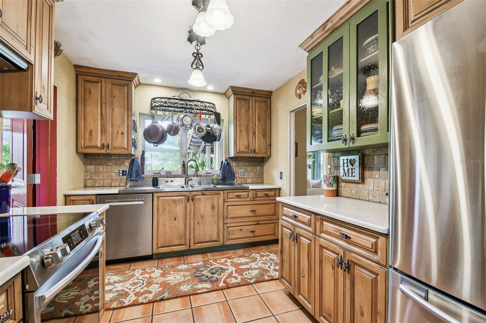 Image 14 of 45 For 266 Lyndhurst Street