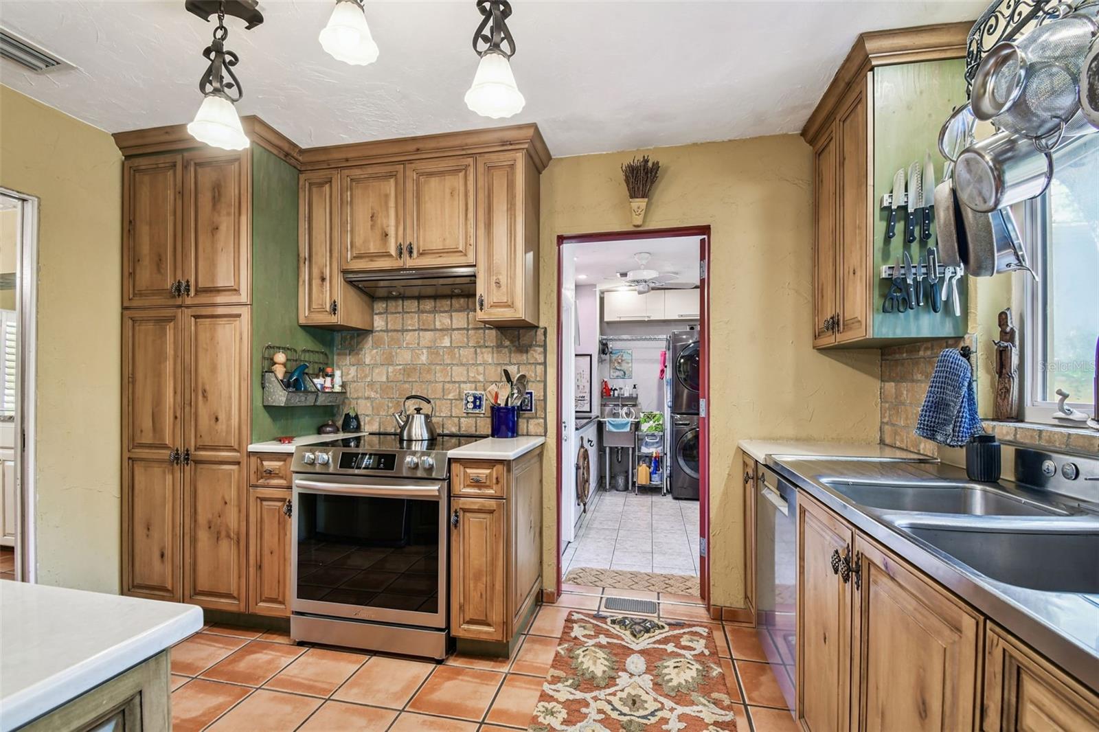 Image 15 of 45 For 266 Lyndhurst Street