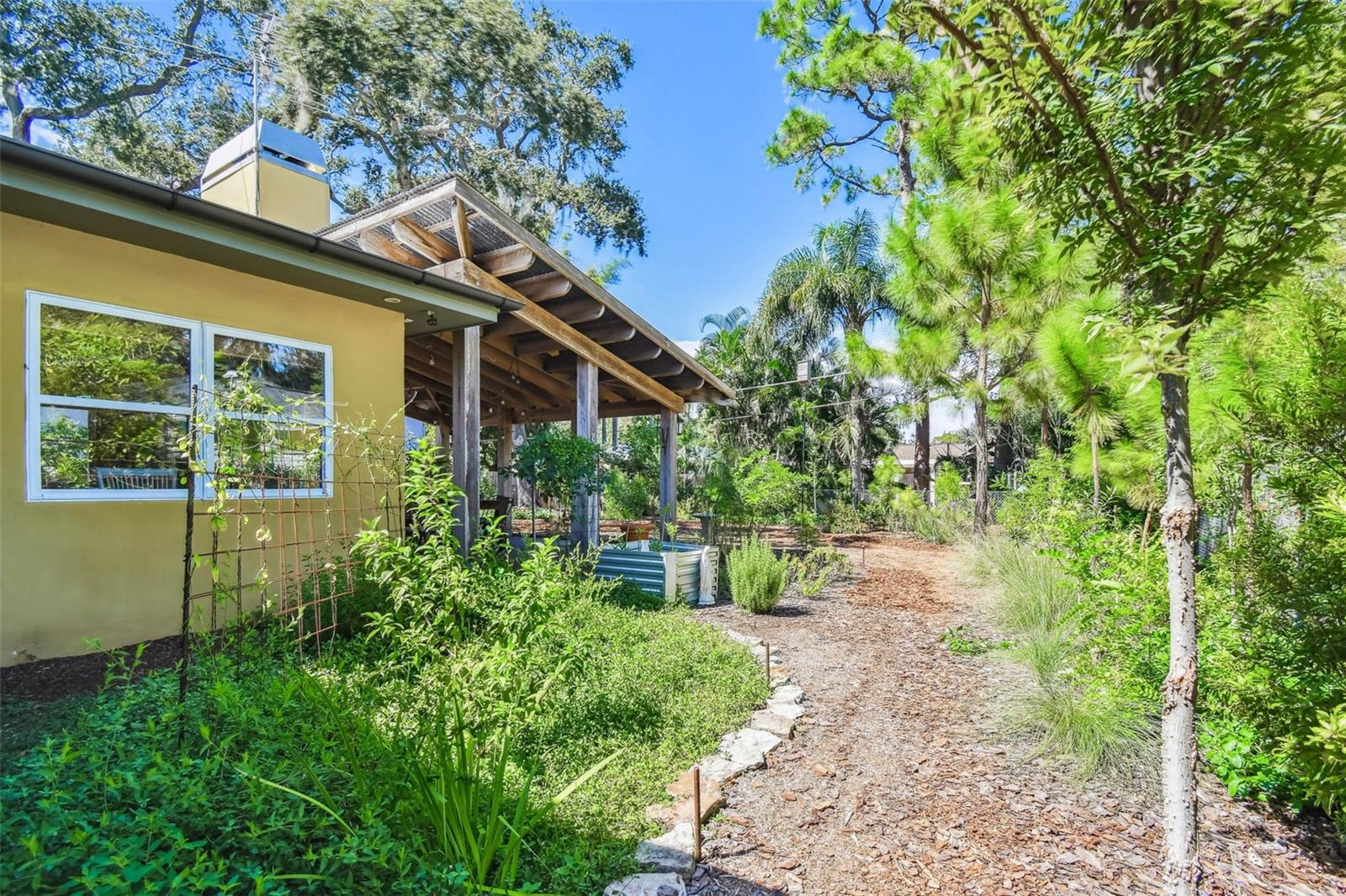 Image 37 of 45 For 266 Lyndhurst Street