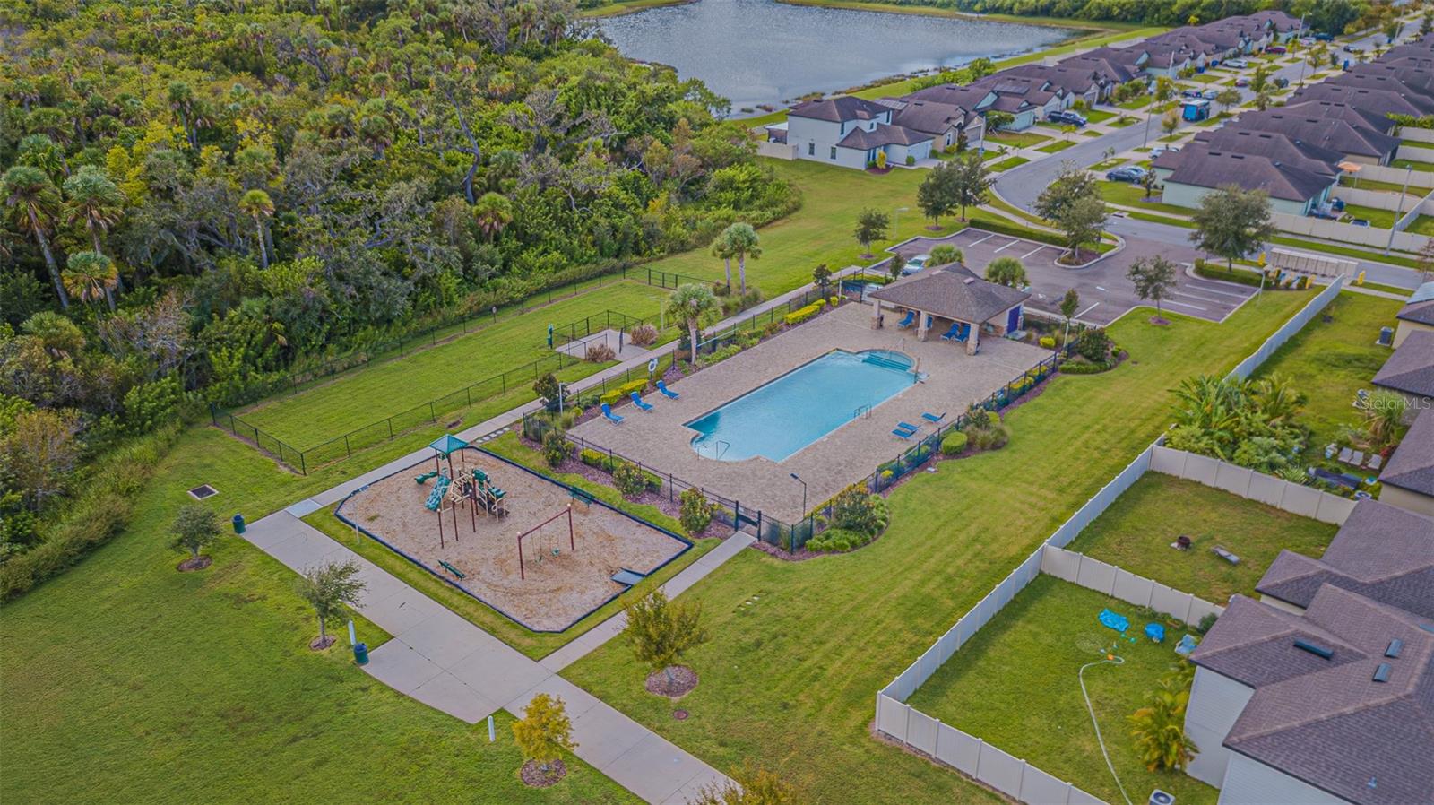 Image 16 of 46 For 1118 Wynnmere Walk Avenue