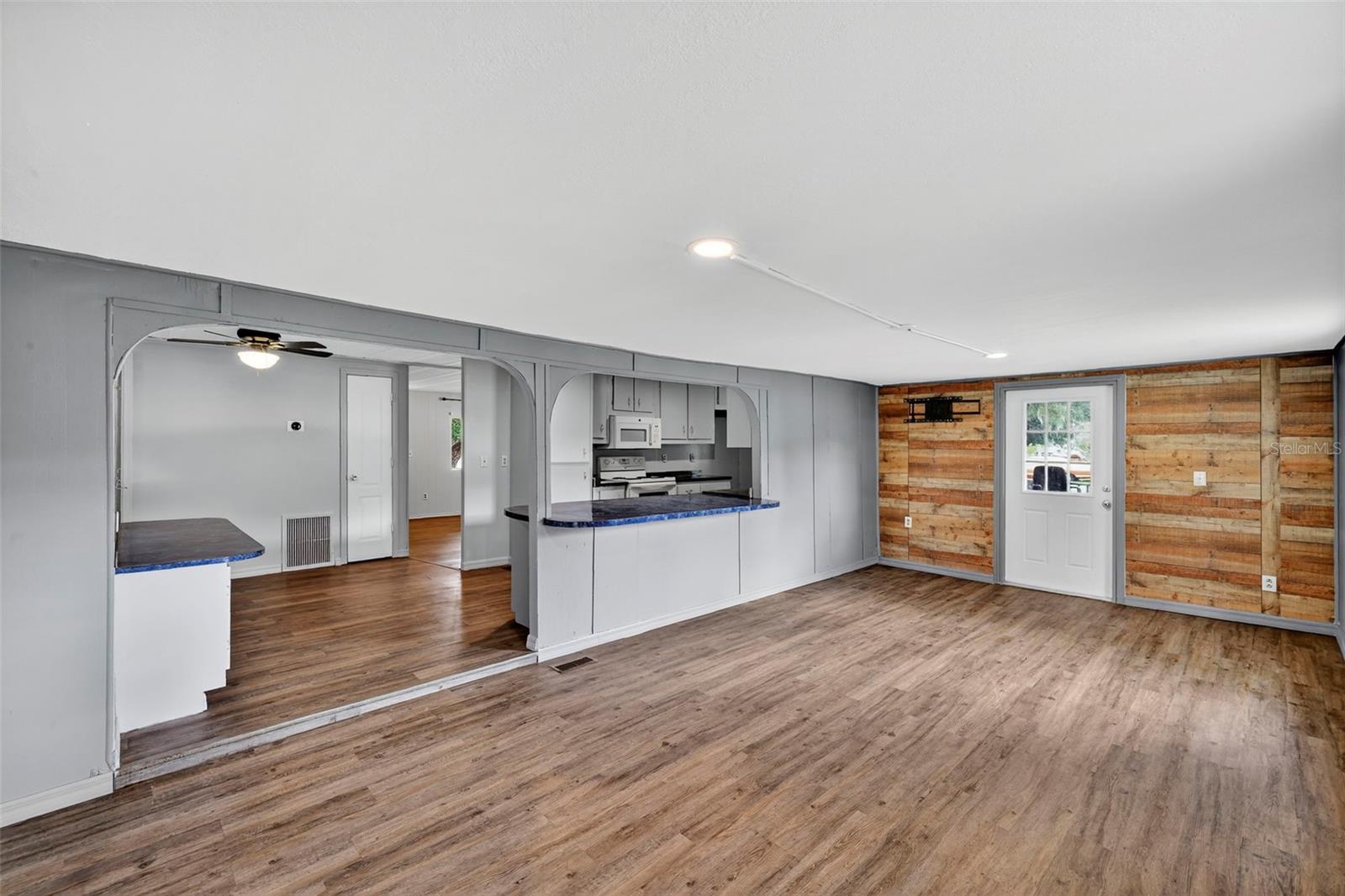 Image 13 of 38 For 37016 Waterside Drive