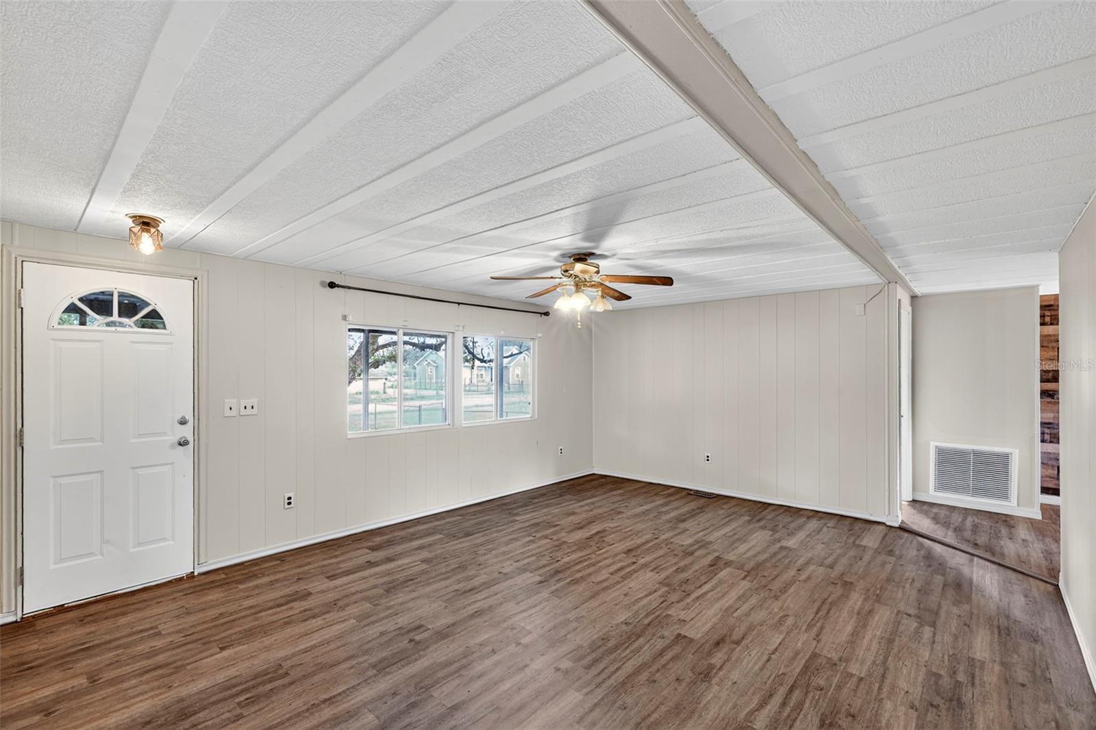 Image 4 of 38 For 37016 Waterside Drive