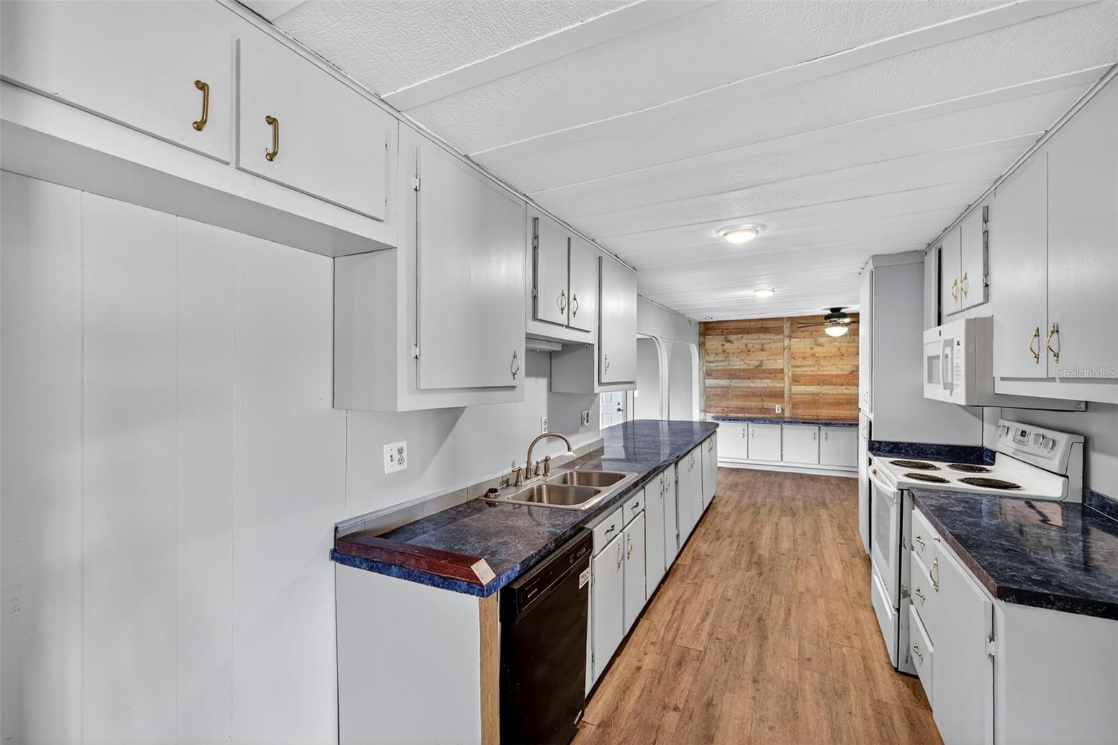 Image 8 of 38 For 37016 Waterside Drive