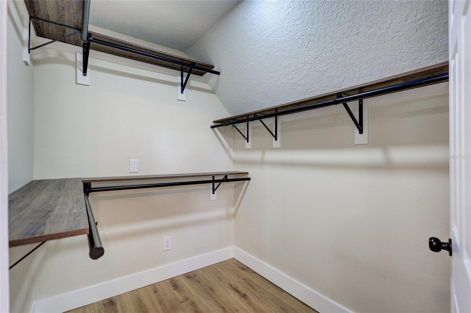 Image 18 of 67 For 4234 Alafia Boulevard