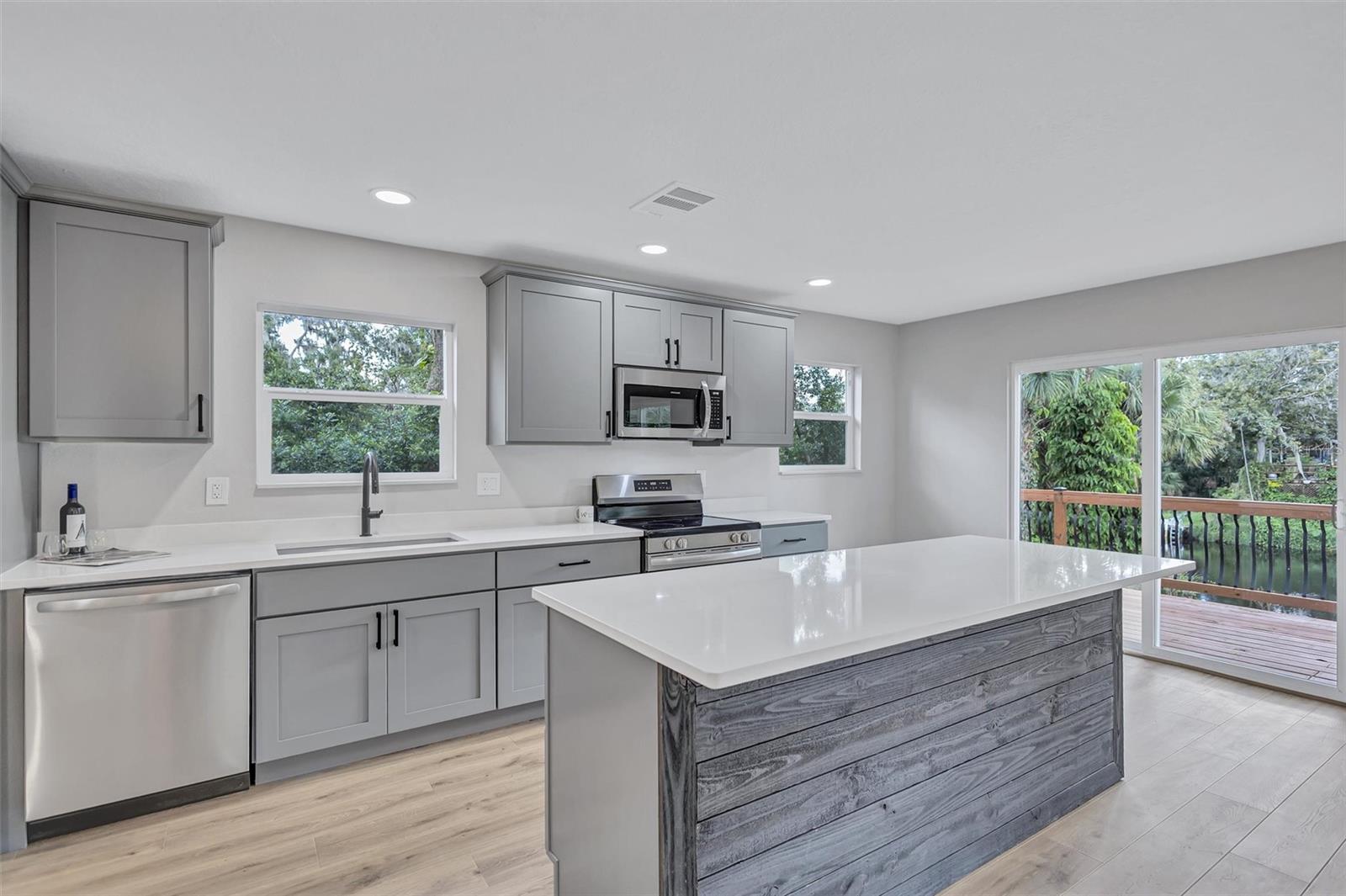 Image 22 of 67 For 4234 Alafia Boulevard