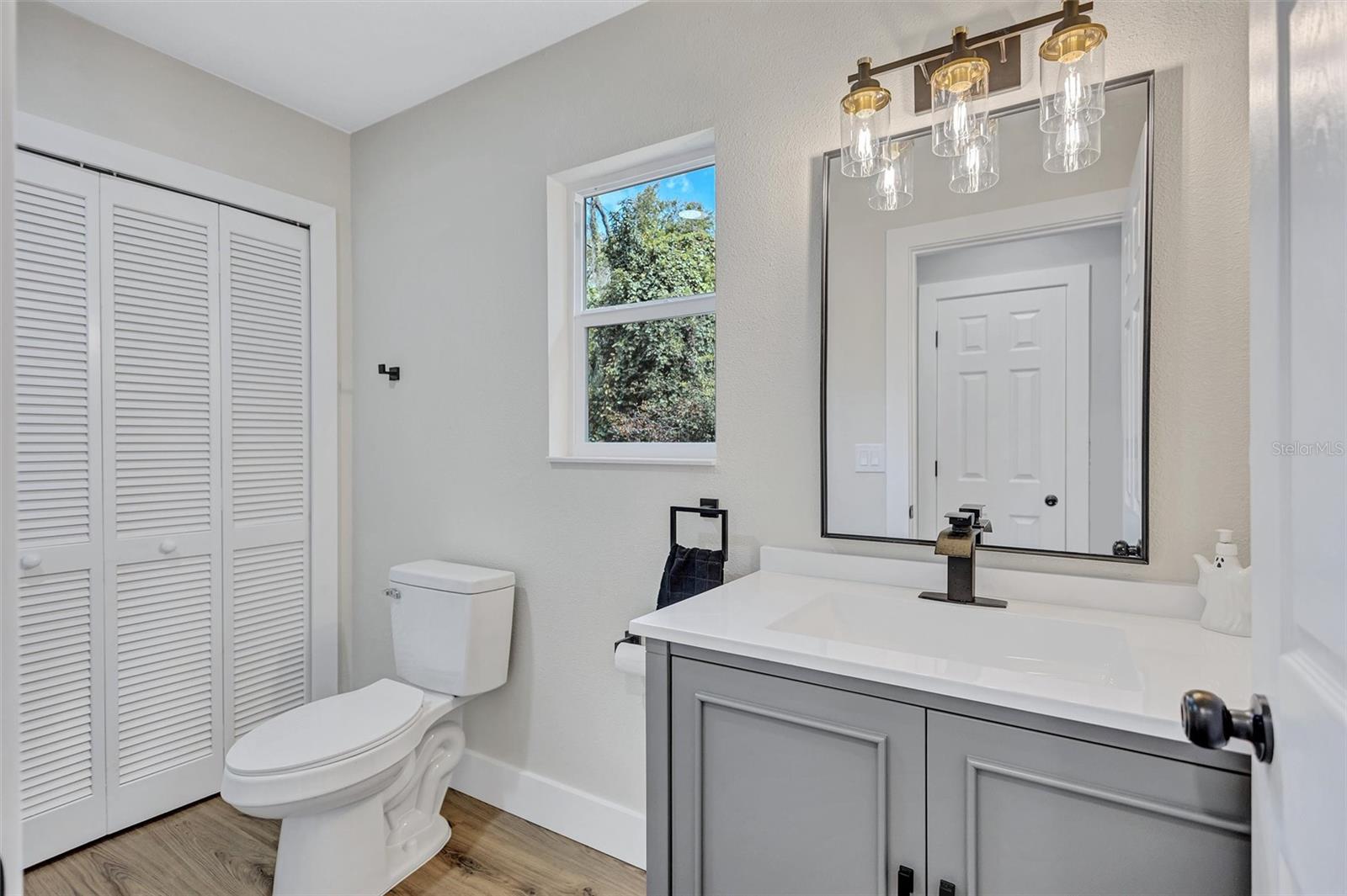 Image 27 of 67 For 4234 Alafia Boulevard