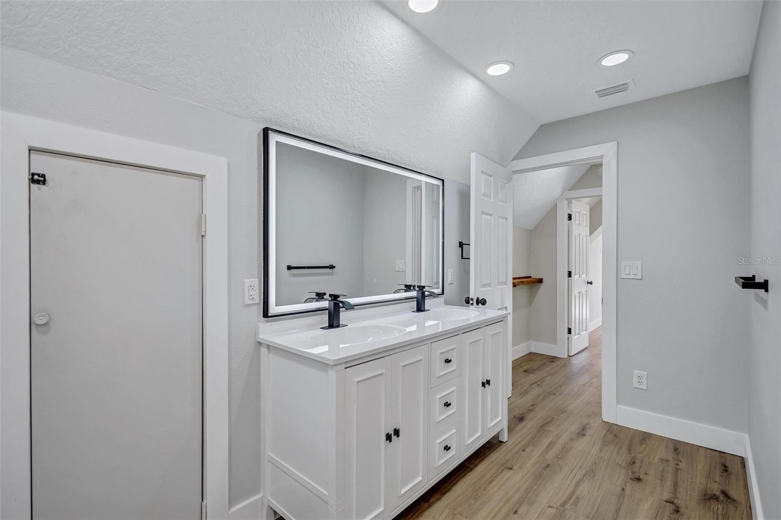 Image 32 of 67 For 4234 Alafia Boulevard