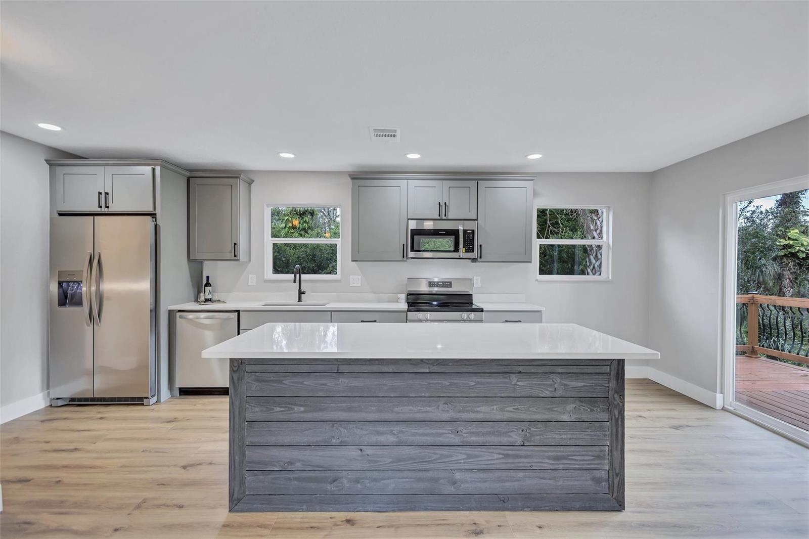 Image 36 of 67 For 4234 Alafia Boulevard