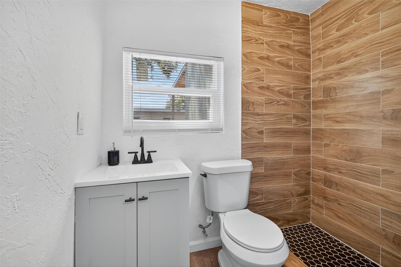Image 17 of 41 For 2725 14th Avenue S
