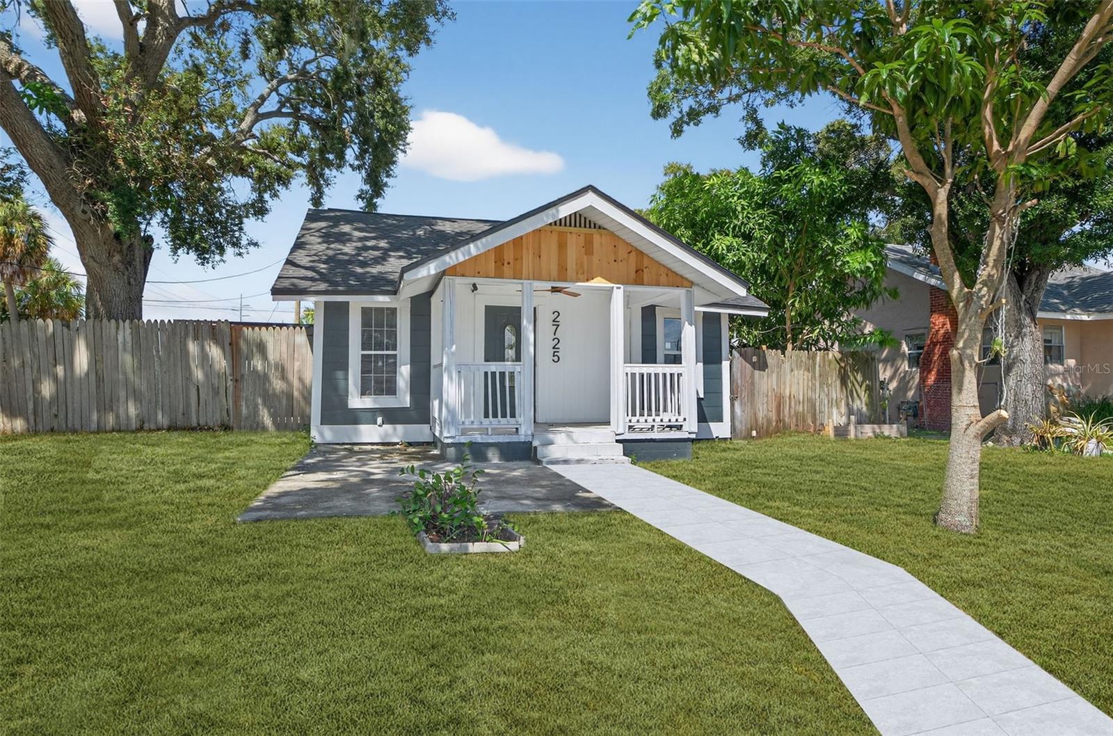 Image 3 of 41 For 2725 14th Avenue S