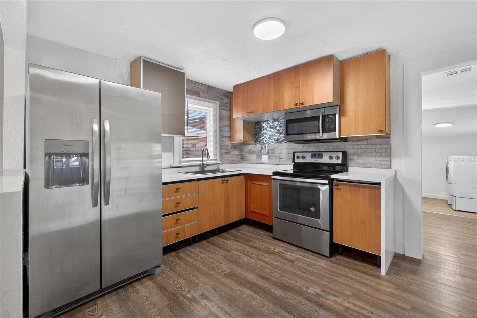 Image 7 of 41 For 2725 14th Avenue S