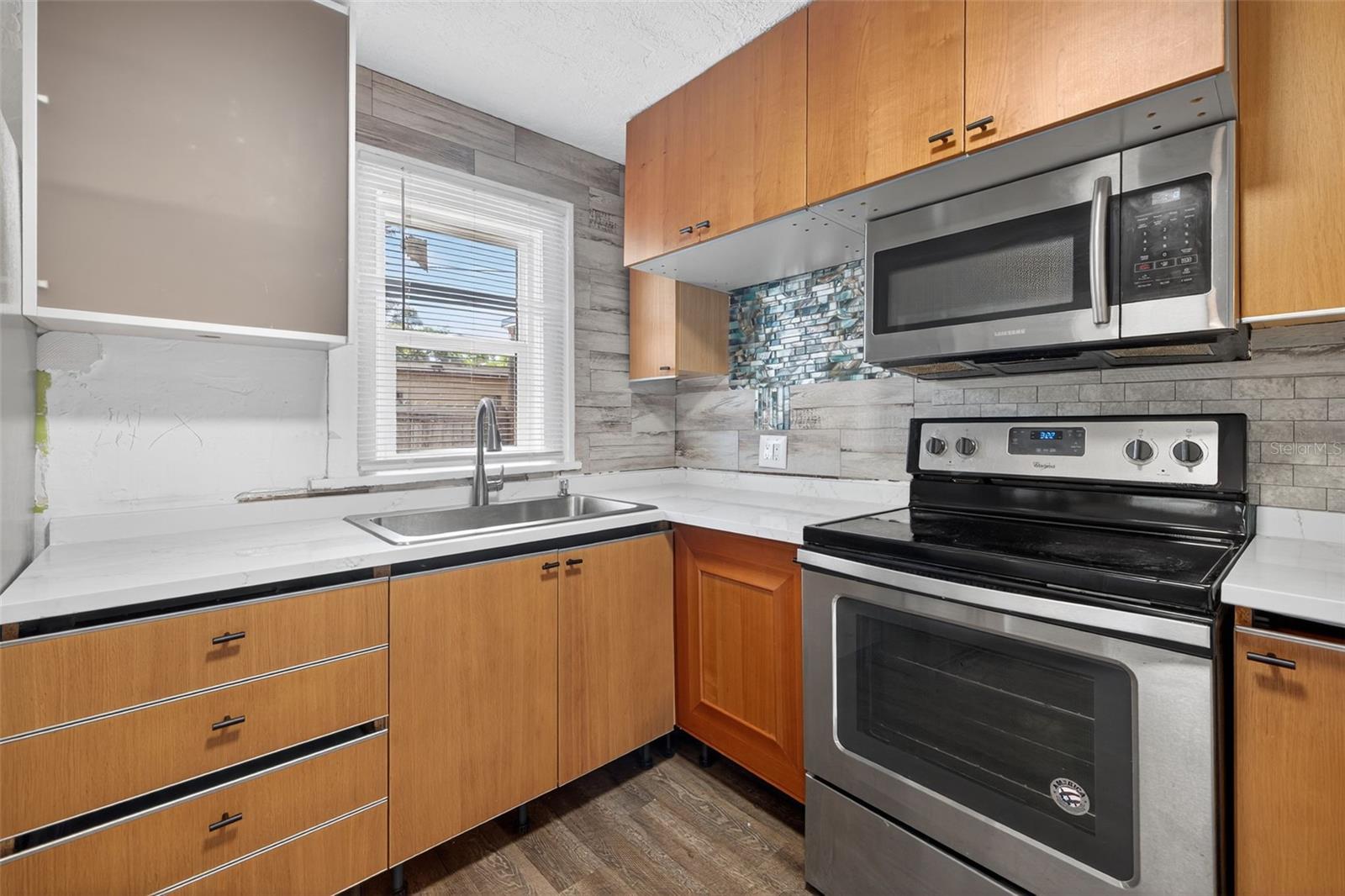 Image 8 of 41 For 2725 14th Avenue S