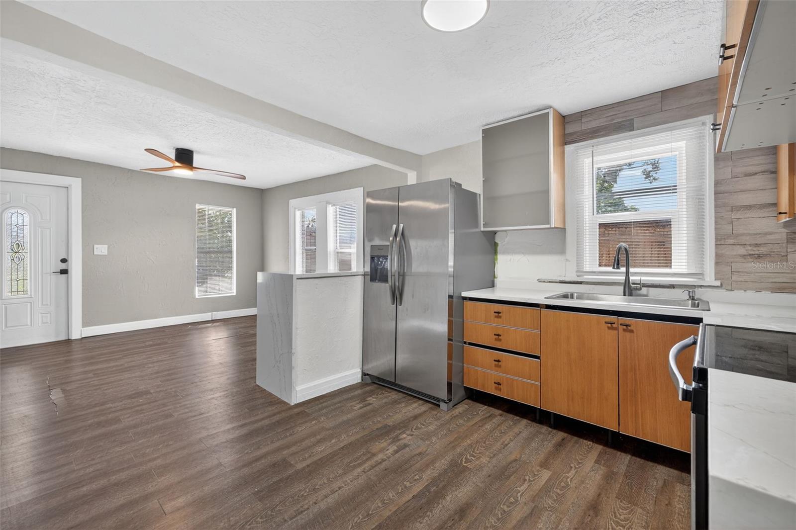 Image 9 of 41 For 2725 14th Avenue S