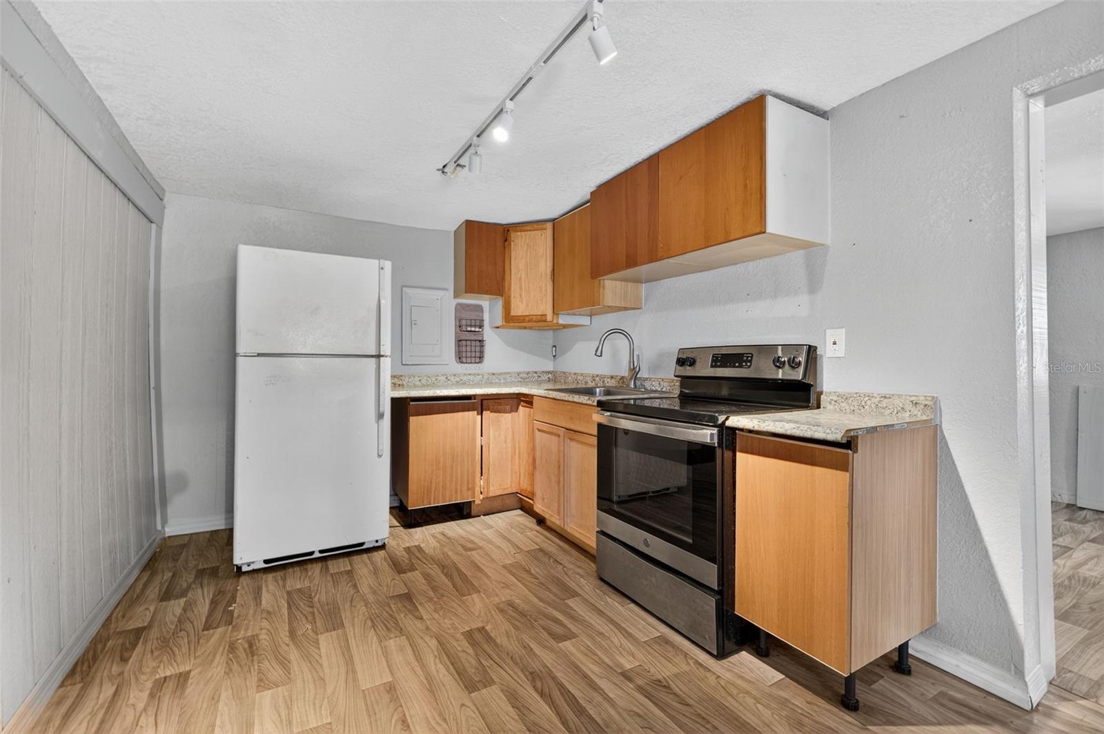 Image 33 of 40 For 2725 14th Avenue S