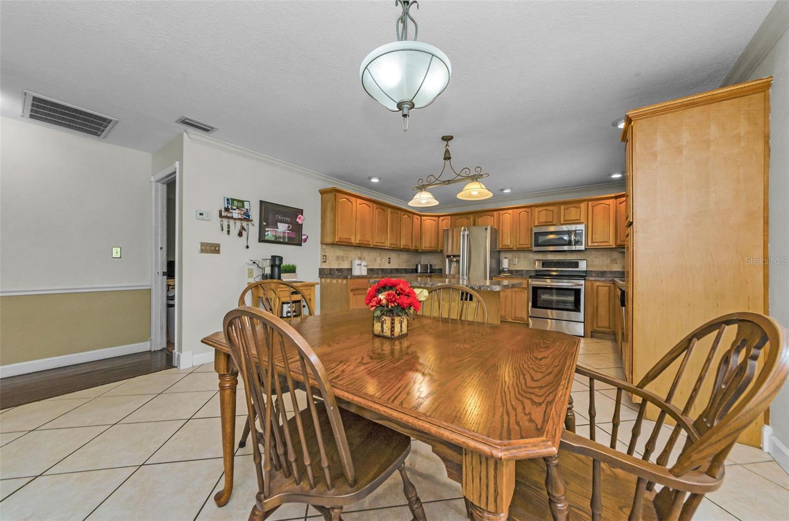 Image 17 of 61 For 8329 Broken Willow Lane