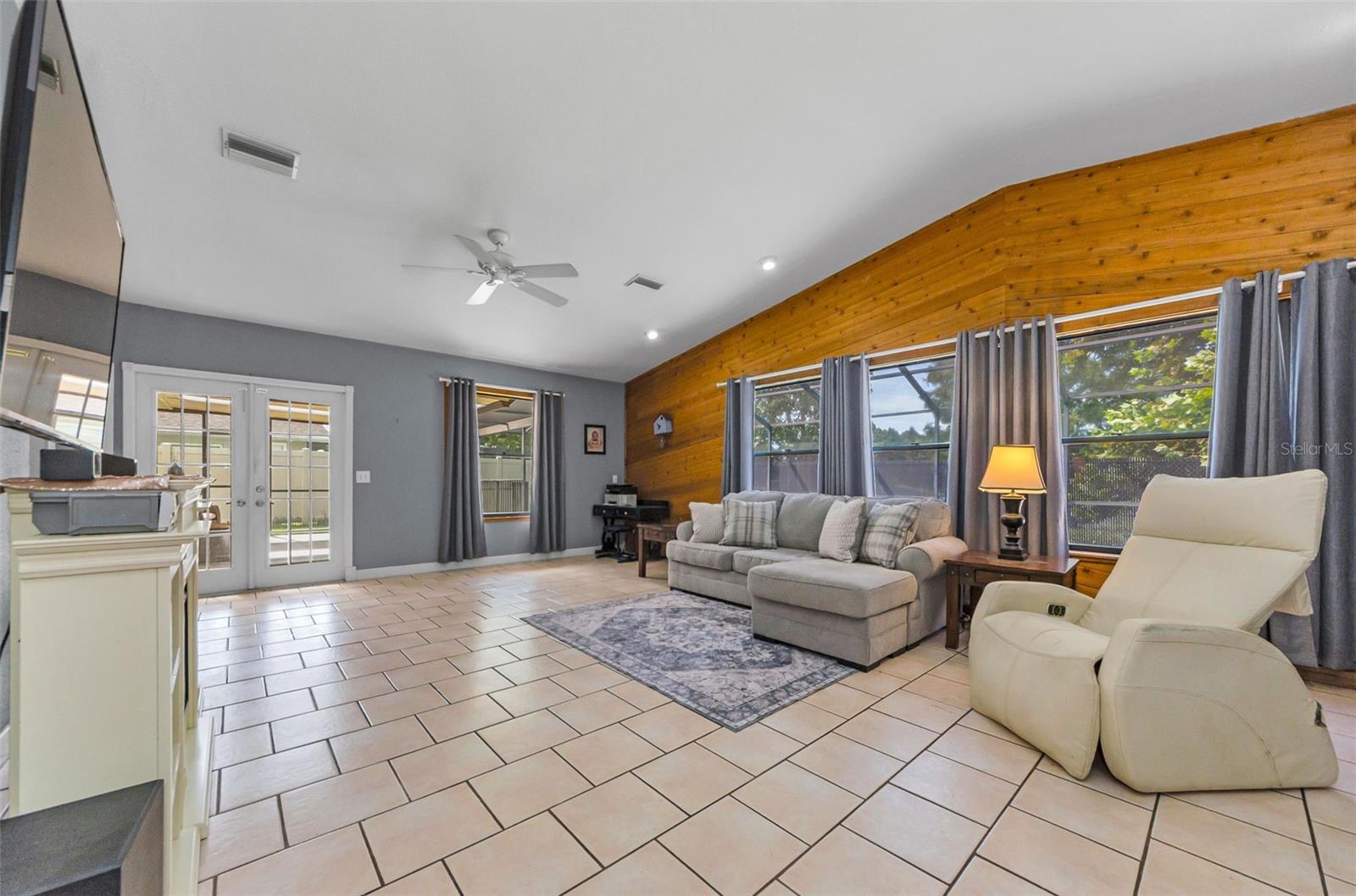Image 18 of 61 For 8329 Broken Willow Lane