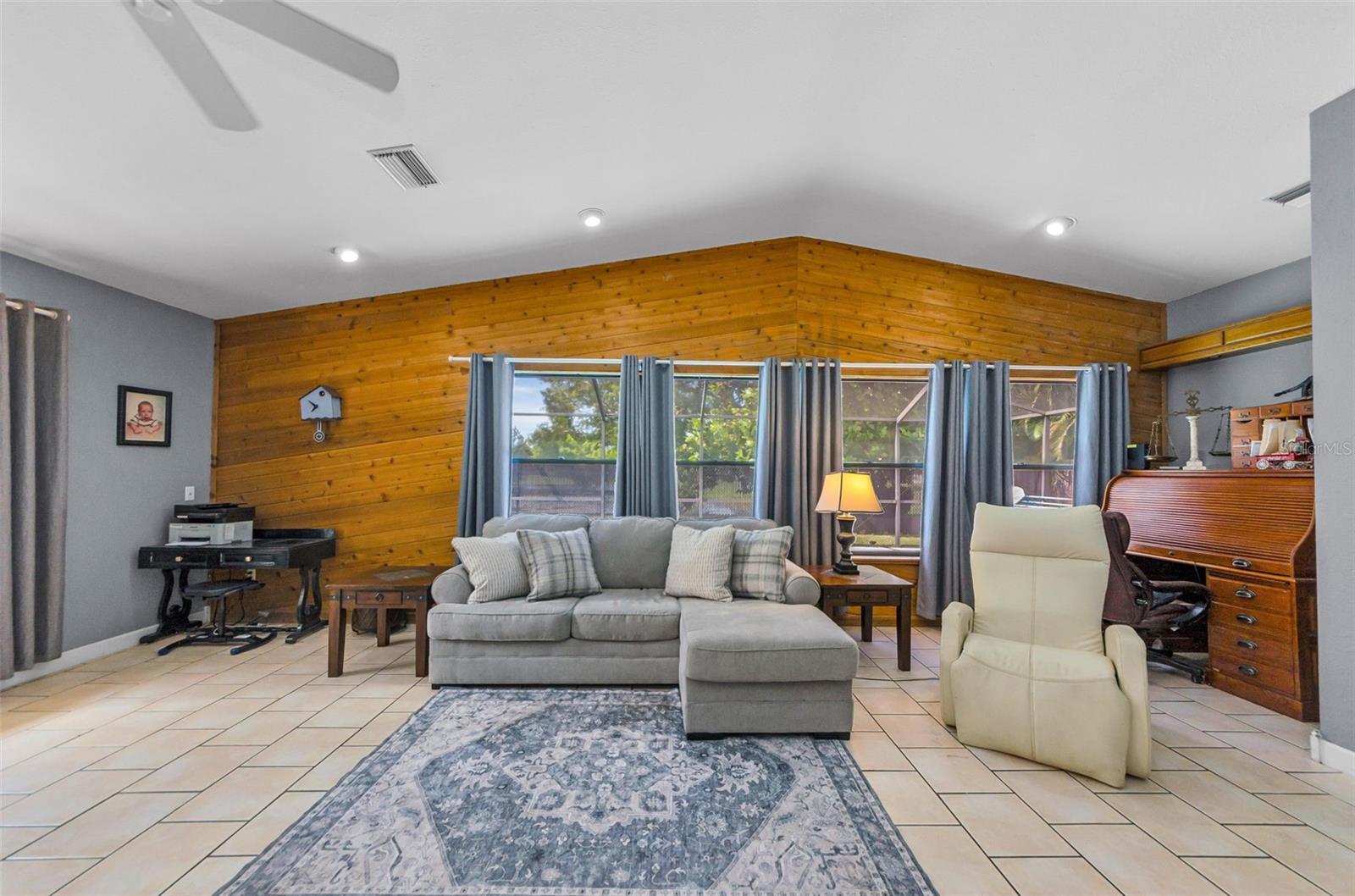 Image 19 of 61 For 8329 Broken Willow Lane