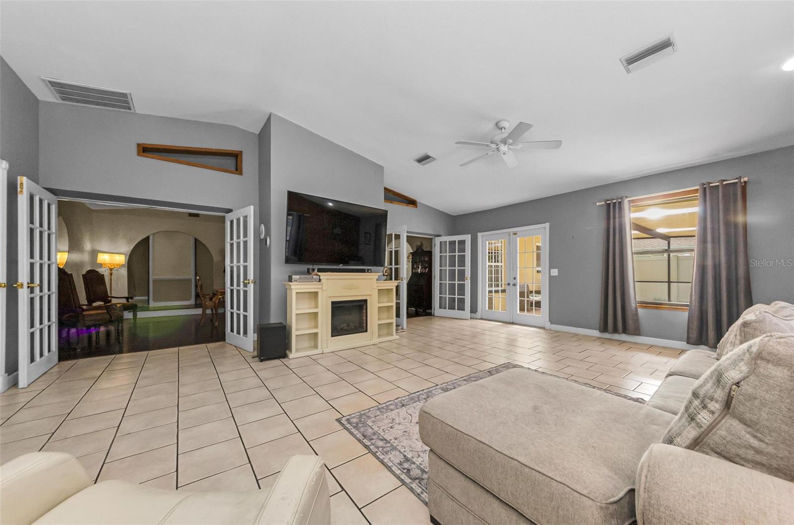 Image 20 of 61 For 8329 Broken Willow Lane