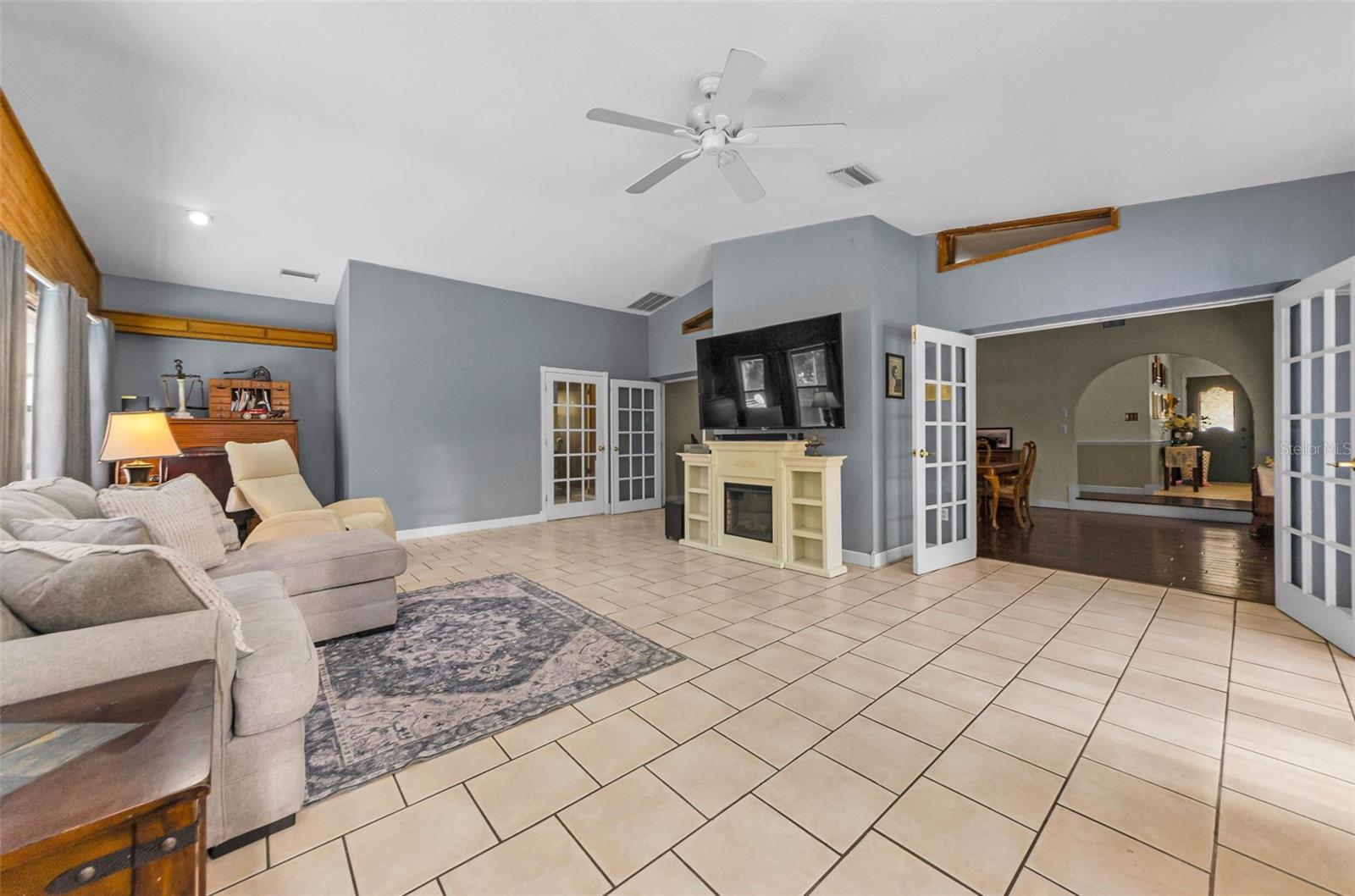 Image 21 of 61 For 8329 Broken Willow Lane