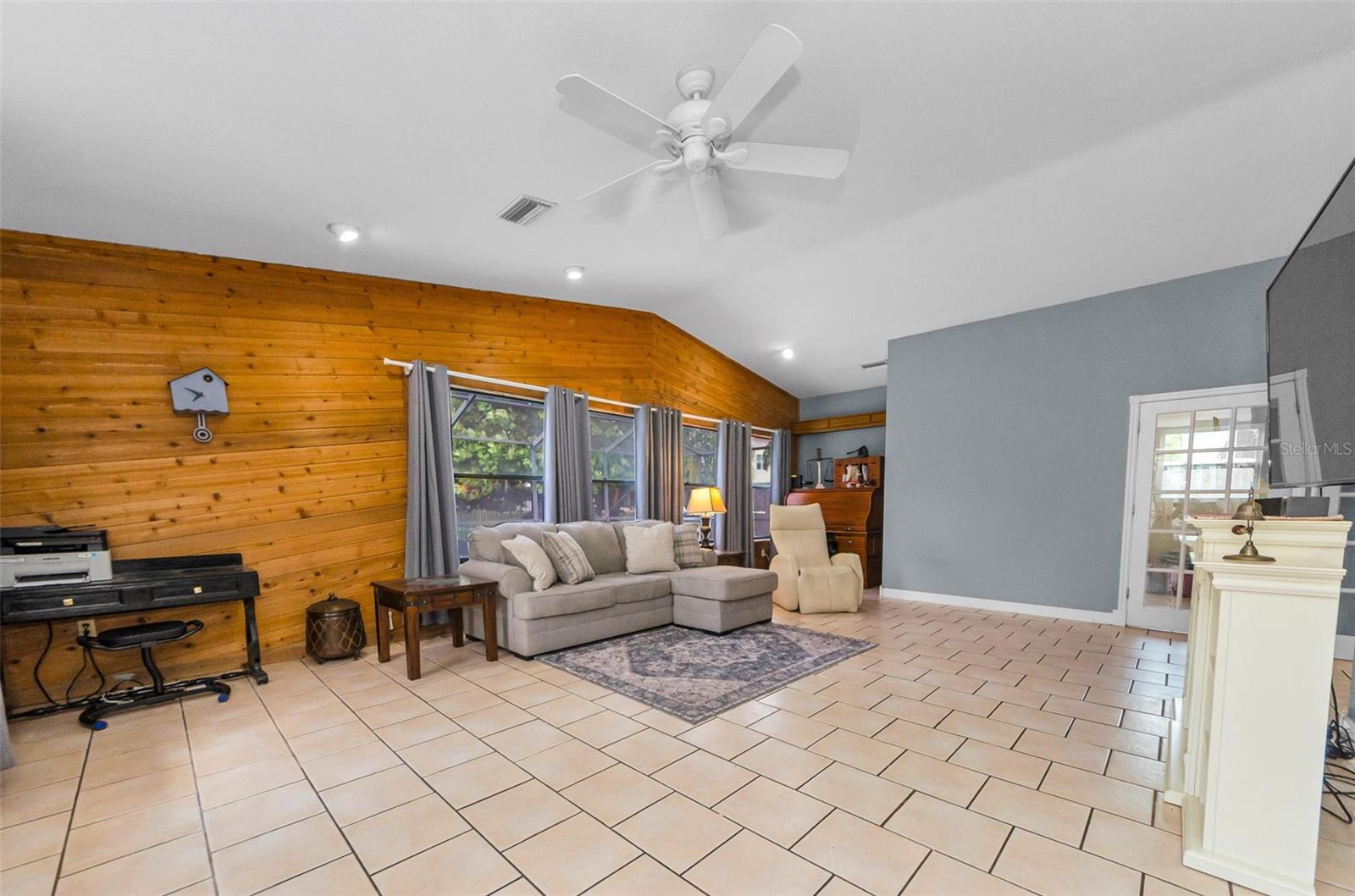 Image 22 of 61 For 8329 Broken Willow Lane
