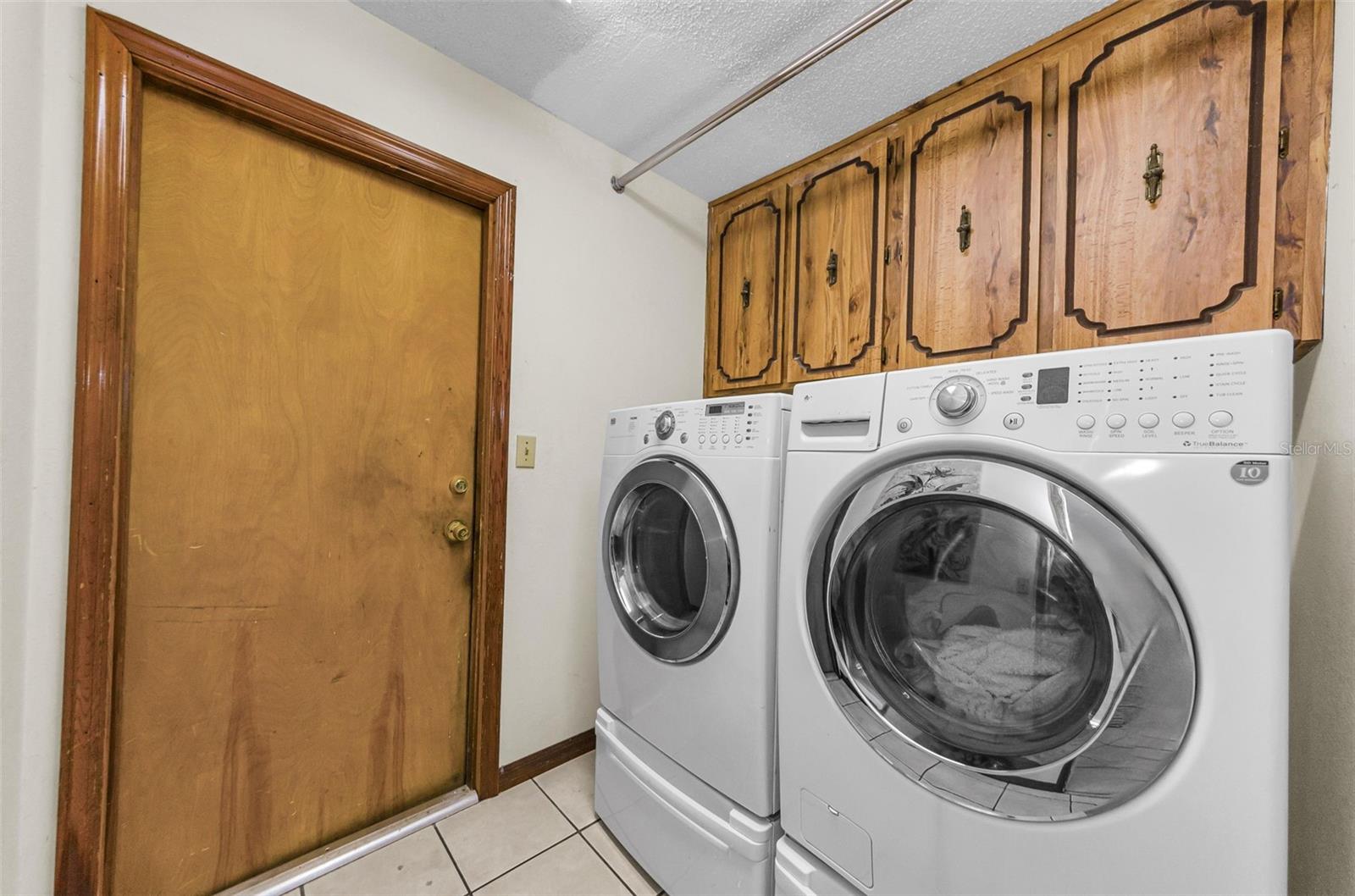 Image 40 of 61 For 8329 Broken Willow Lane