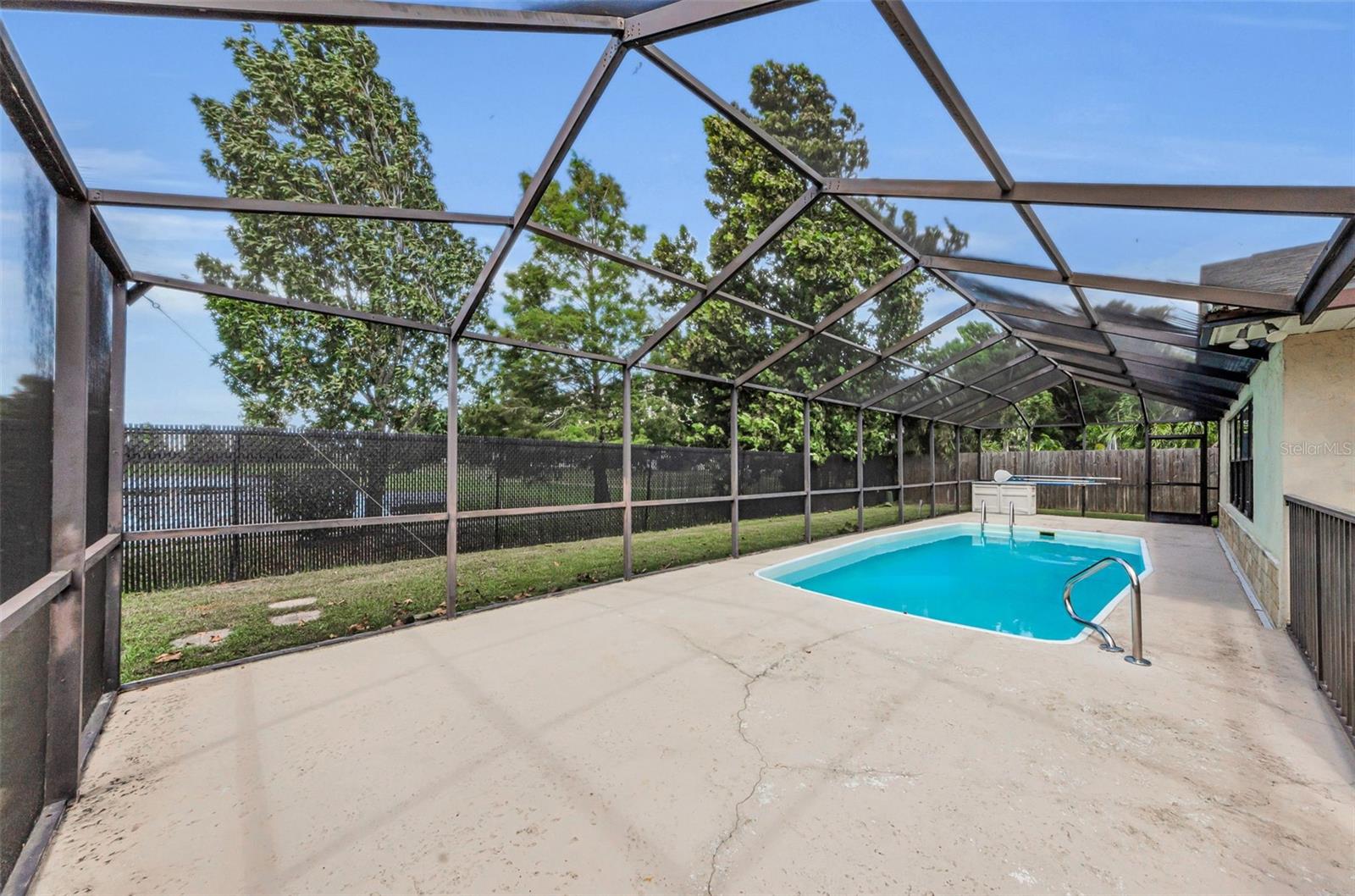 Image 43 of 61 For 8329 Broken Willow Lane