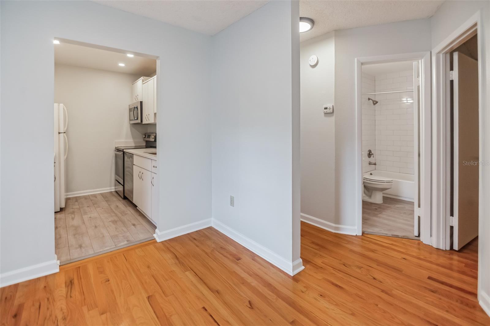 Image 33 of 37 For 408 And 410 Tampania