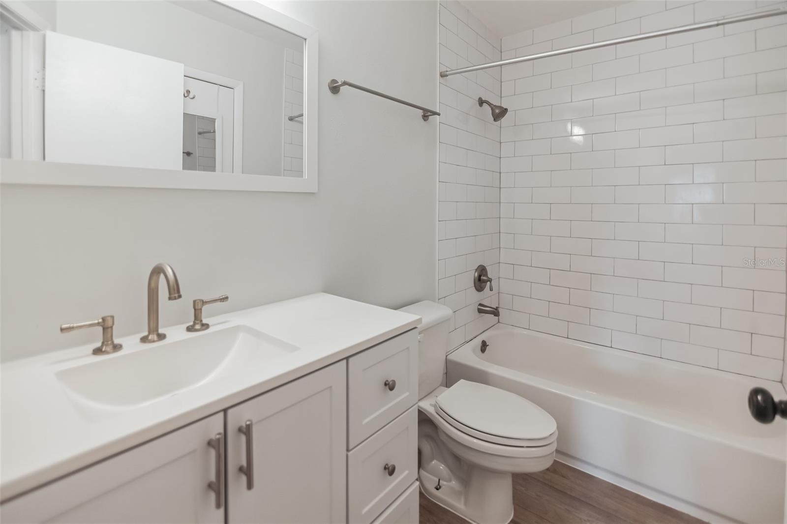 Image 36 of 37 For 408 And 410 Tampania