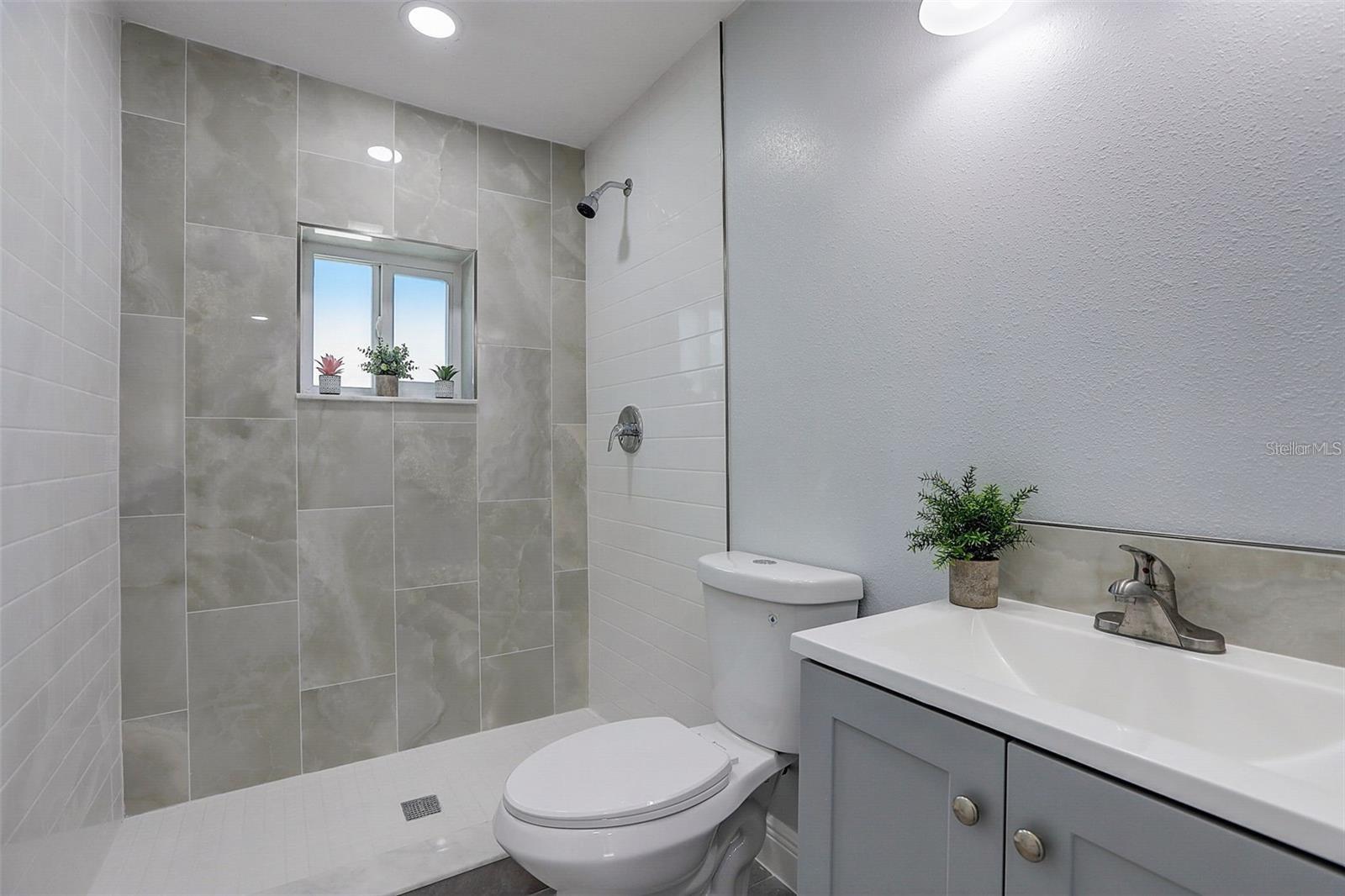 Image 6 of 12 For 2422 Ramona Circle