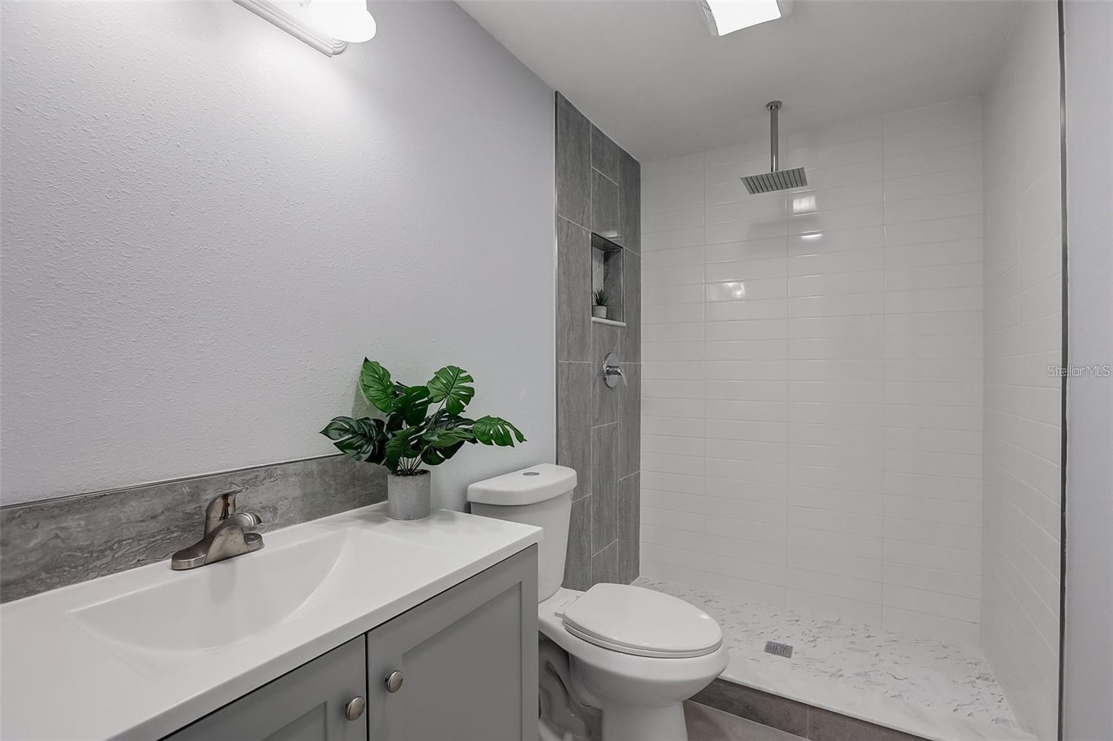 Image 7 of 12 For 2422 Ramona Circle