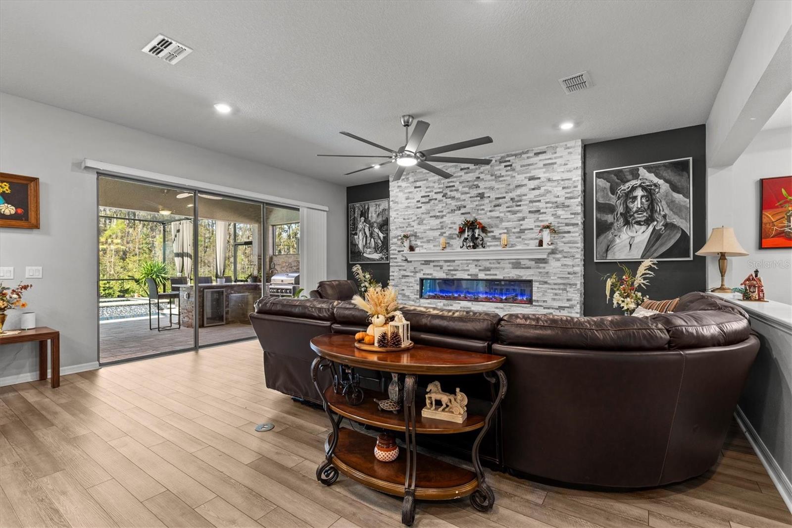 Image 12 of 71 For 19270 Briarbrook Drive