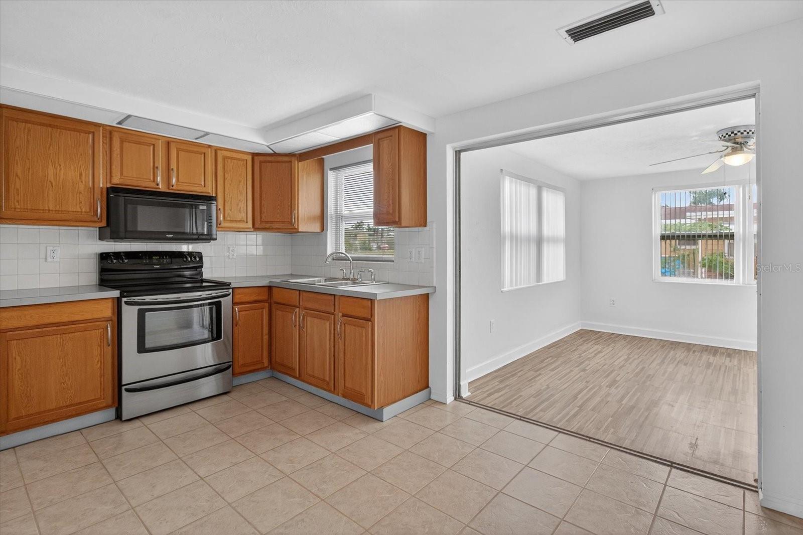 Image 17 of 42 For 4934 Vision Avenue