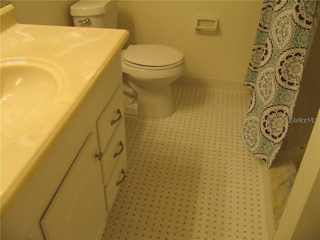 Image 22 of 33 For 5644 Gardens Drive 102