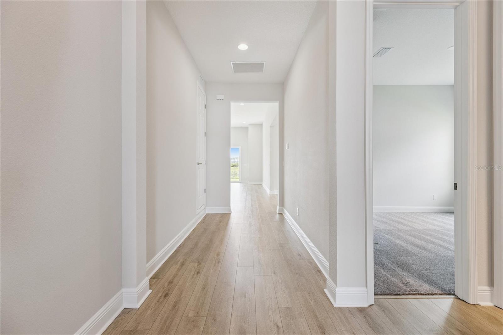 Listing photo id 8 for 10303 Surrey Rose Drive