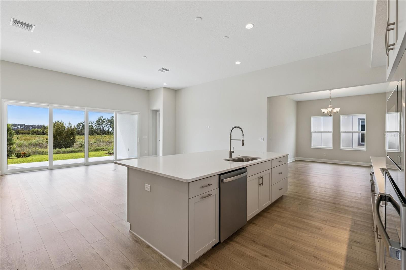Listing photo id 10 for 10303 Surrey Rose Drive