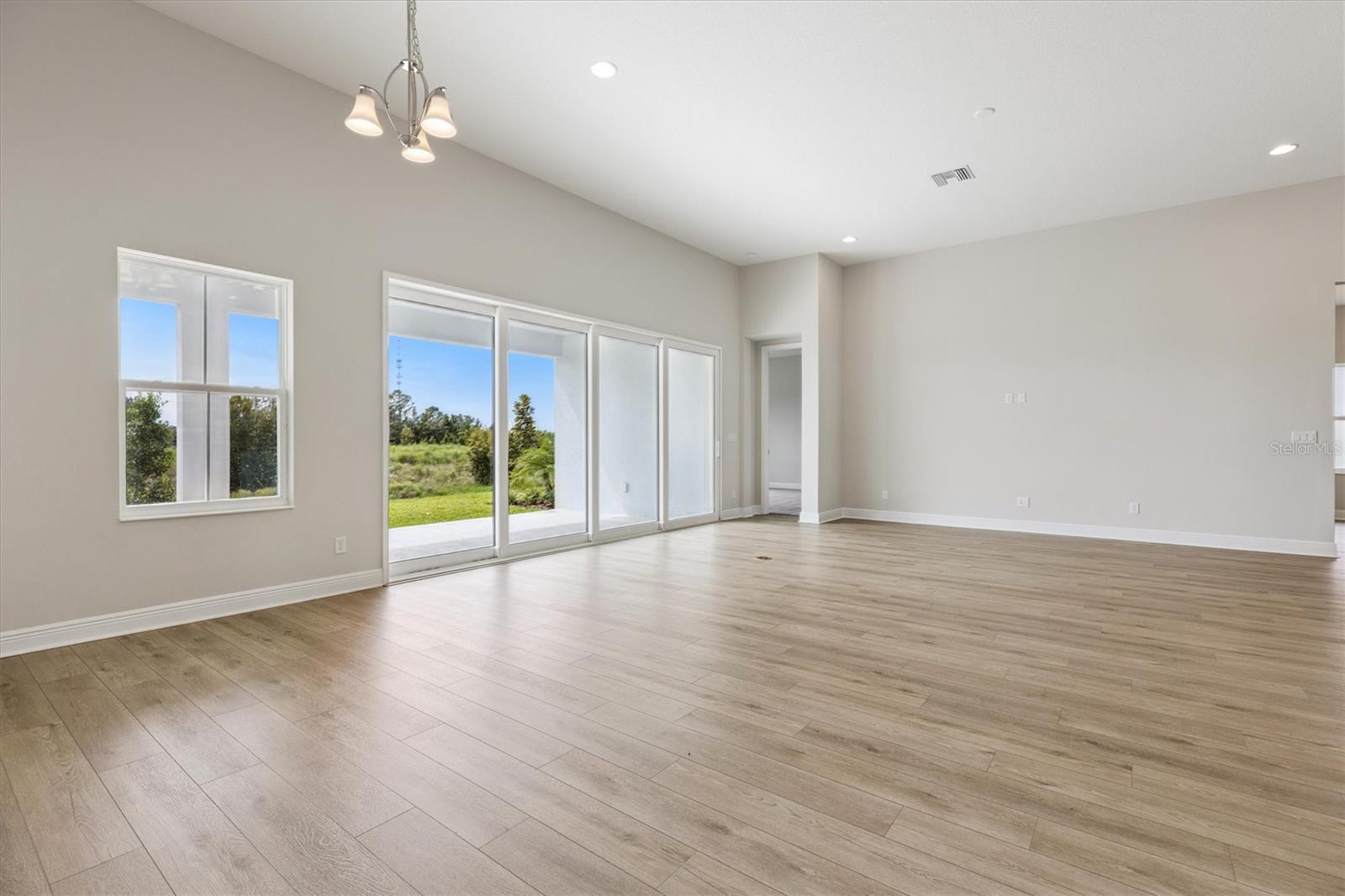 Listing photo id 13 for 10303 Surrey Rose Drive