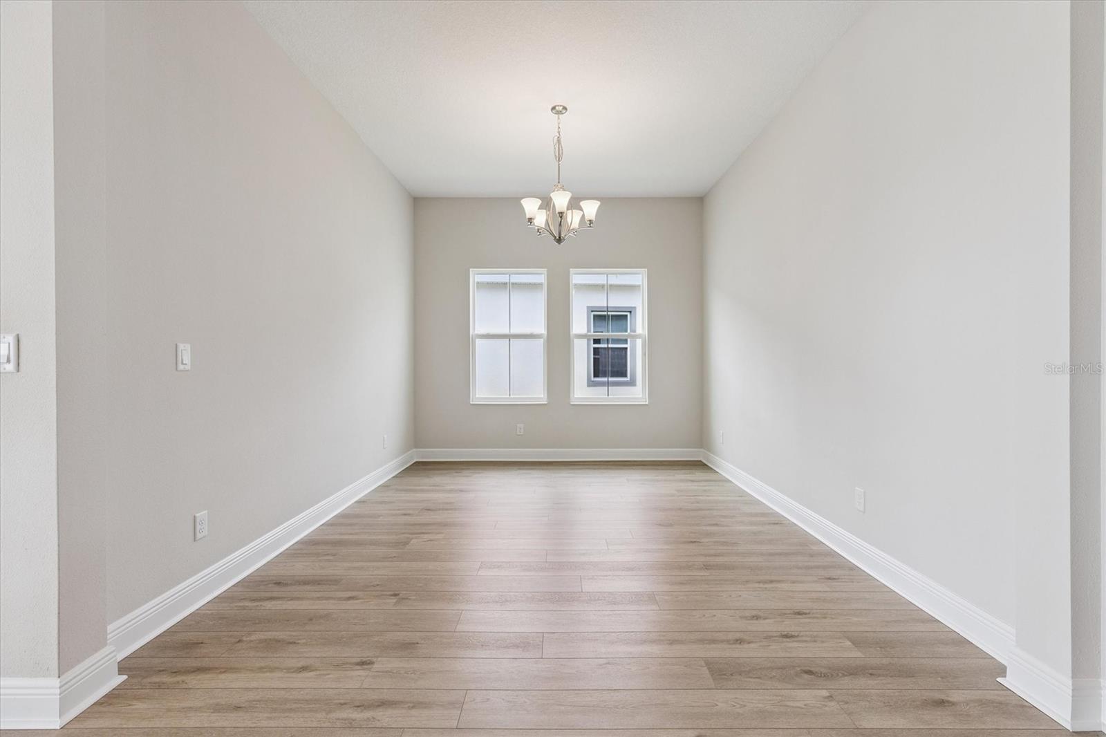 Listing photo id 14 for 10303 Surrey Rose Drive
