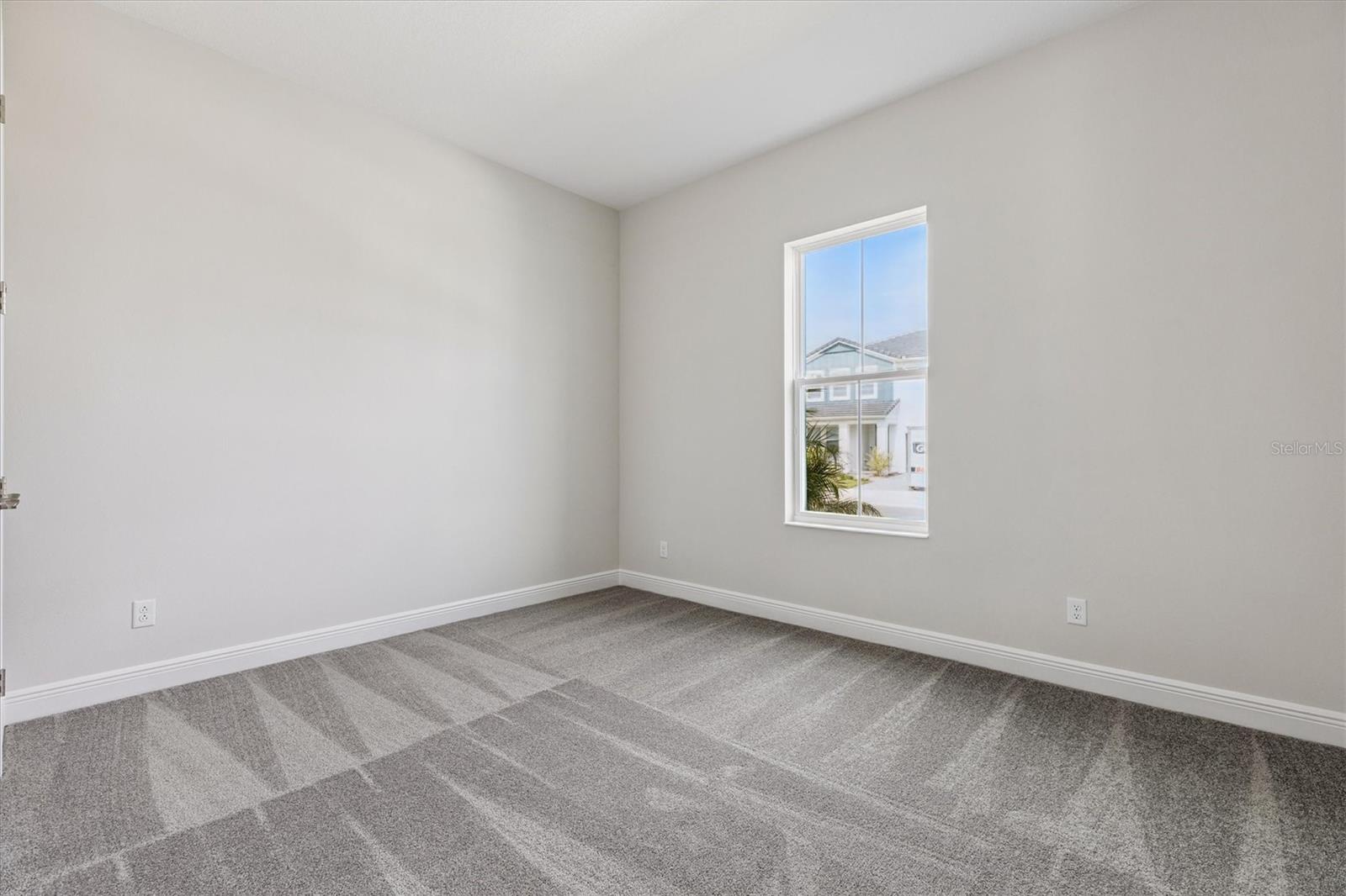 Listing photo id 15 for 10303 Surrey Rose Drive