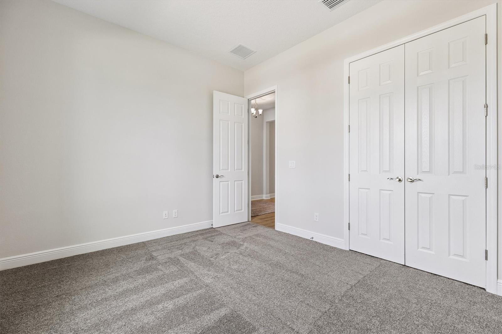 Listing photo id 16 for 10303 Surrey Rose Drive