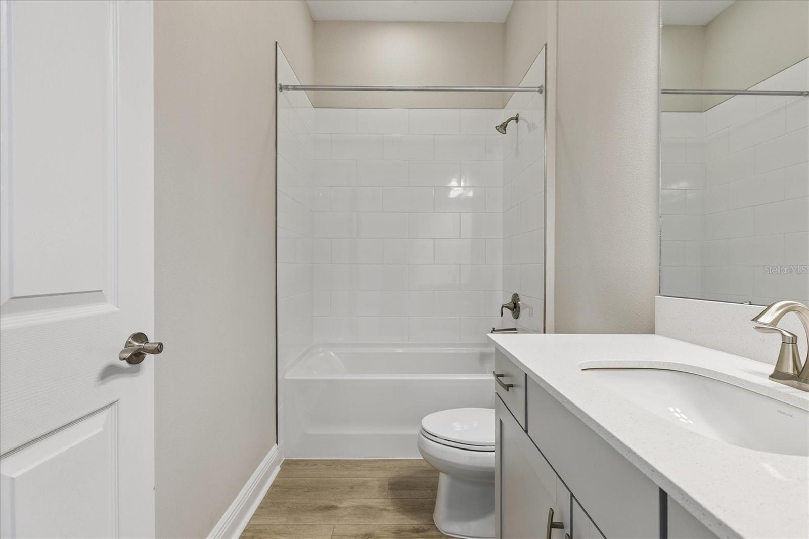 Listing photo id 17 for 10303 Surrey Rose Drive